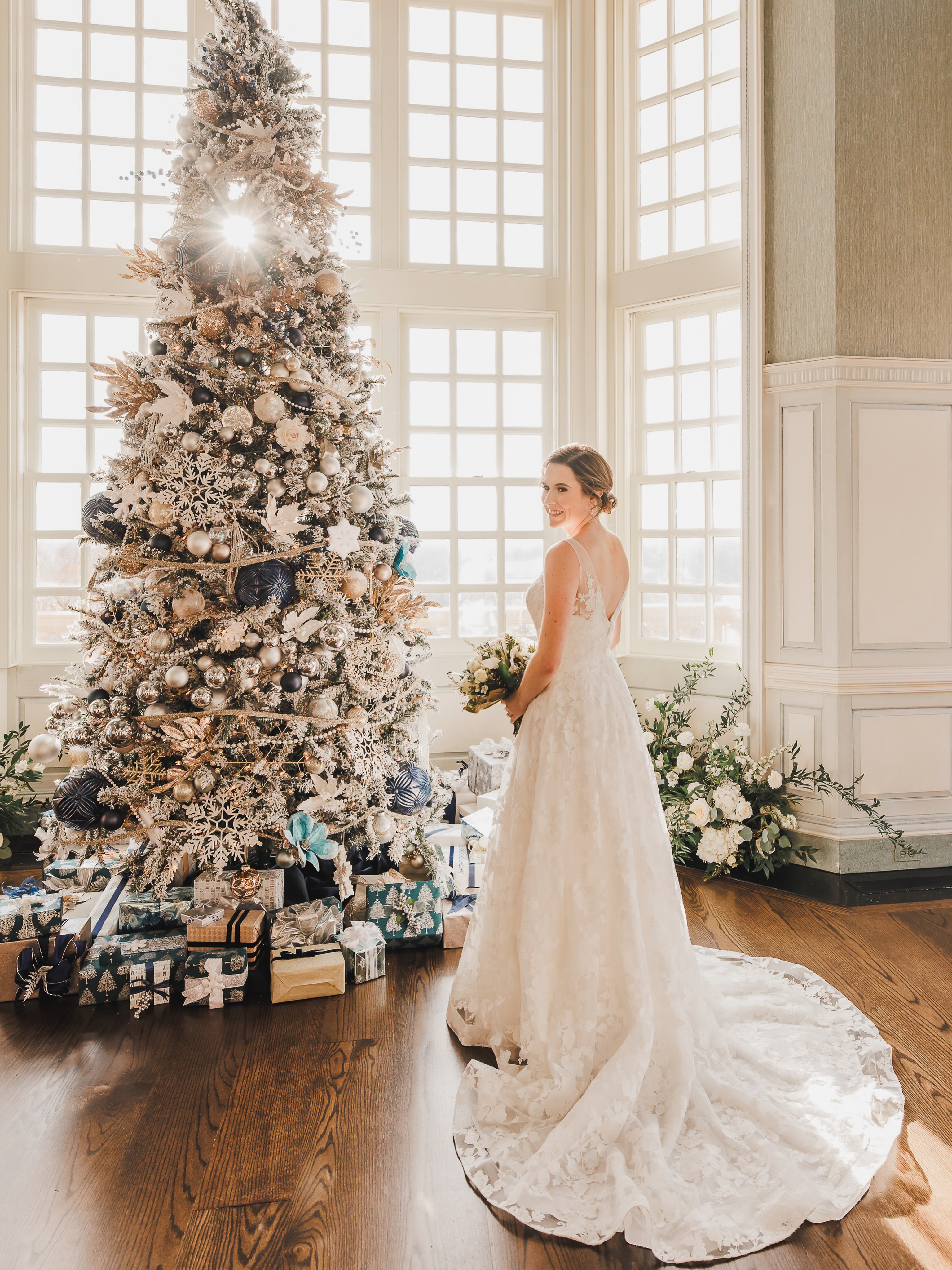 Feeling warm and cozy on Christmas in July🎄✨🌙
#starrynighteventsrva #starrynighteventsrvaplanning #starrynighteventsrvaflowers #starrynighteventsrvacouples starrynighteventsrvaweddings
Planning & Florals | @starrynighteventsrva @tanya_m_cornwell
Photography | @arliquinnphotography
Venue | @estateatriverrun
Catering | @egourmetrva
Cake | @louisashomemades
DJ | @djbillgilliam @tlcentertainmentdmv
Beauty | @beautybytiffanyinc @willowandlacehairstyling
Rentals | @rentequipva
Luxury Car | @rbvintagecarservice
Bride | @laurenn.mulholland