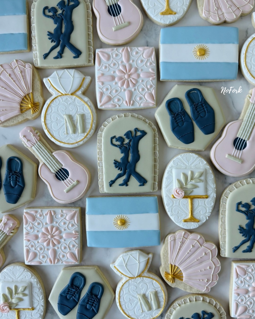 A weekend wedding full of Argentinian traditions 💃🏻🇦🇷
#nofork #celebratingmadeeasy #eatwithyourhands #noutensilsrequired #custombakery