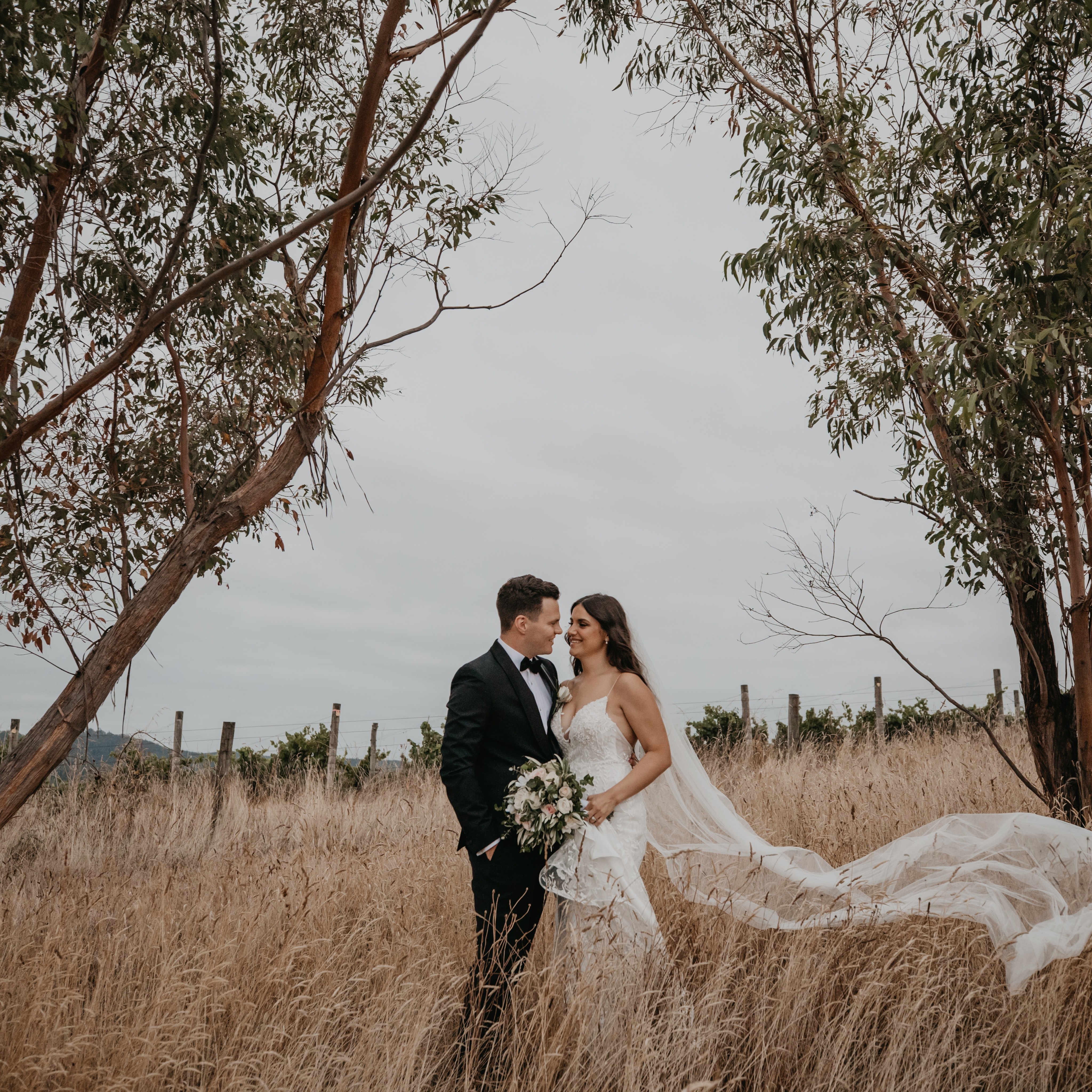 Pure magic in every detail. ✨🌾
Soft whites, lush greens, and a love story for the books. Honoured to create the florals for Nicole & Matt’s incredible day!
Hashtags:
#bridalflowers #WeddingFlowers #BrideAndGroom #FloralDesign #RealWedding