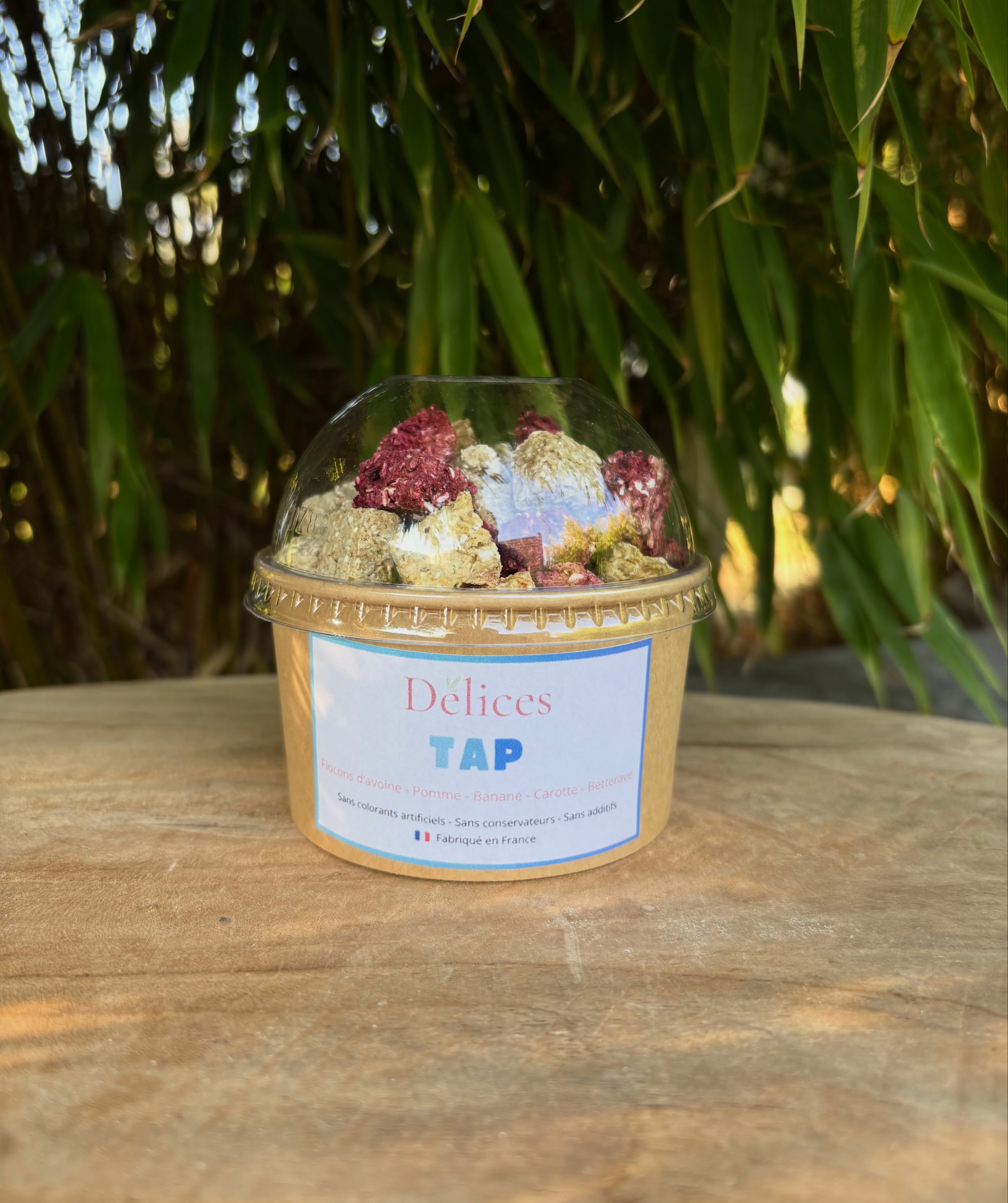 ✨ Les Délices TAP en format encore plus craquants ! 🍦🐴
Découvrez nos Mini Délices TAP, vos friandises naturelles préférées dans un tout nouveau format de 140 g, présenté dans une adorable imitation de petit pot de glace. 😍
Le même assortiment de saveurs gourmandes (Pomme, Carotte, Banane & Betterave), les mêmes ingrédients 100 % naturels… mais dans un format encore plus fun et pratique ! 🍬
Idéal pour les séances de travail à pied, le renforcement positif, les balades et les concours ou simplement pour faire plaisir à votre cheval.
#DélicesÉquin #FriandisesCheval #Cheval #TravailAPied #RenforcementPositif