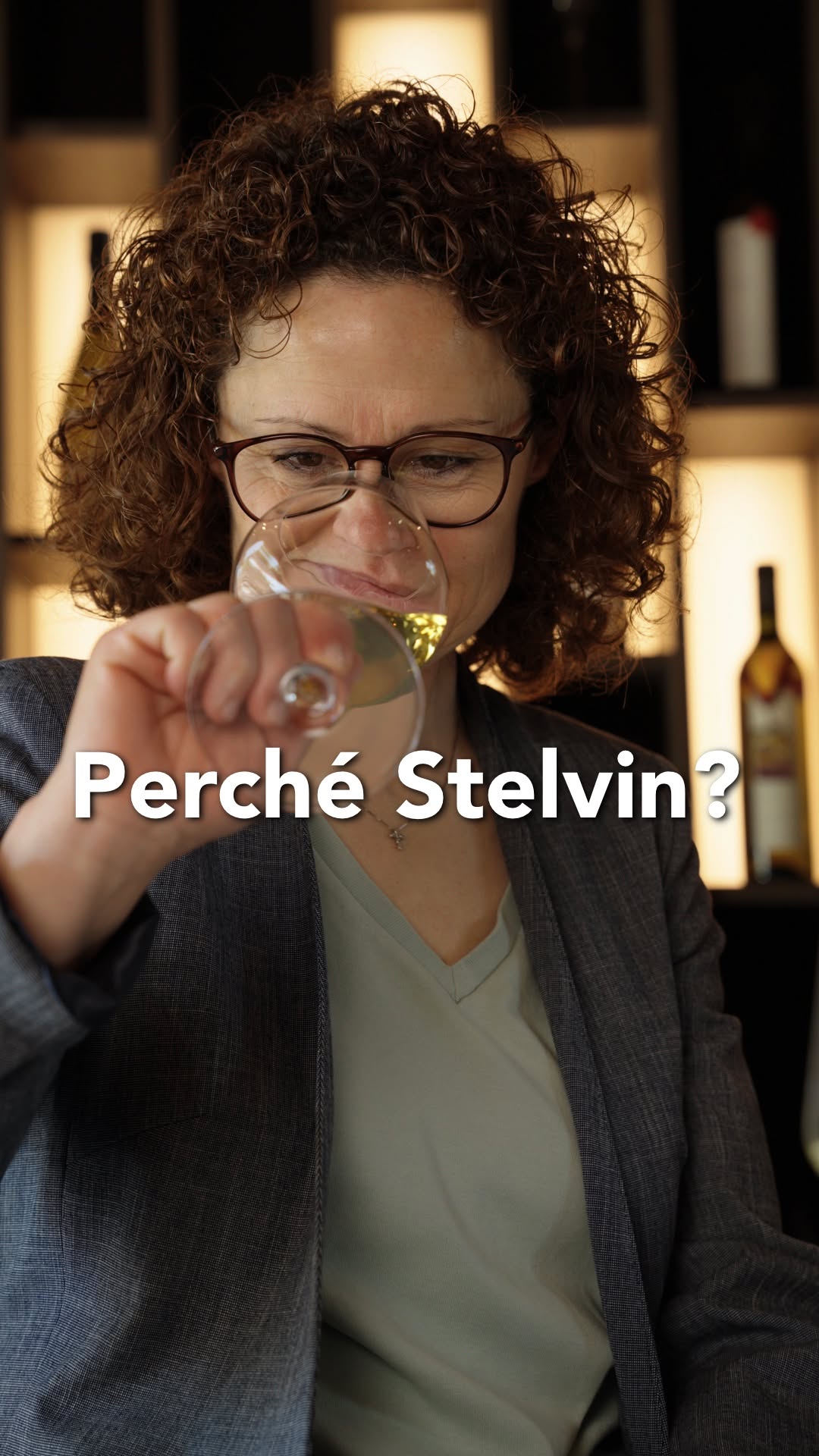 Dieci anni di attesa. Due calici. Una risposta.
Petrara 2016, una delle nostre prime sperimentazioni con tappo Stelvin, incontra il Petrara 2025 appena uscito.
Da una parte l'energia e i profumi della gioventù.
Dall'altra la profondità, l'eleganza e la complessità che solo il tempo sa costruire.
Il filo conduttore? Un'identità che resta intatta: acidità, mineralità e carattere.
A volte la migliore risposta a una domanda non è una spiegazione.
È un assaggio.
_______
Ten years of waiting. Two glasses. One answer.
Petrara 2016, one of our first experiments under Stelvin closure, meets the newly released Petrara 2025.
On one side, the energy and aromas of youth.
On the other, the depth, elegance and complexity that only time can create.
The common thread? An identity that remains unchanged: vibrant acidity, minerality and character.
Sometimes the best answer to a question isn’t an explanation.
It’s a tasting.
#PerchéStelvin #BorgoPaglianetto #Petrara #VerdicchioDiMatelica #WineTasting #WineEvolution #Stelvin