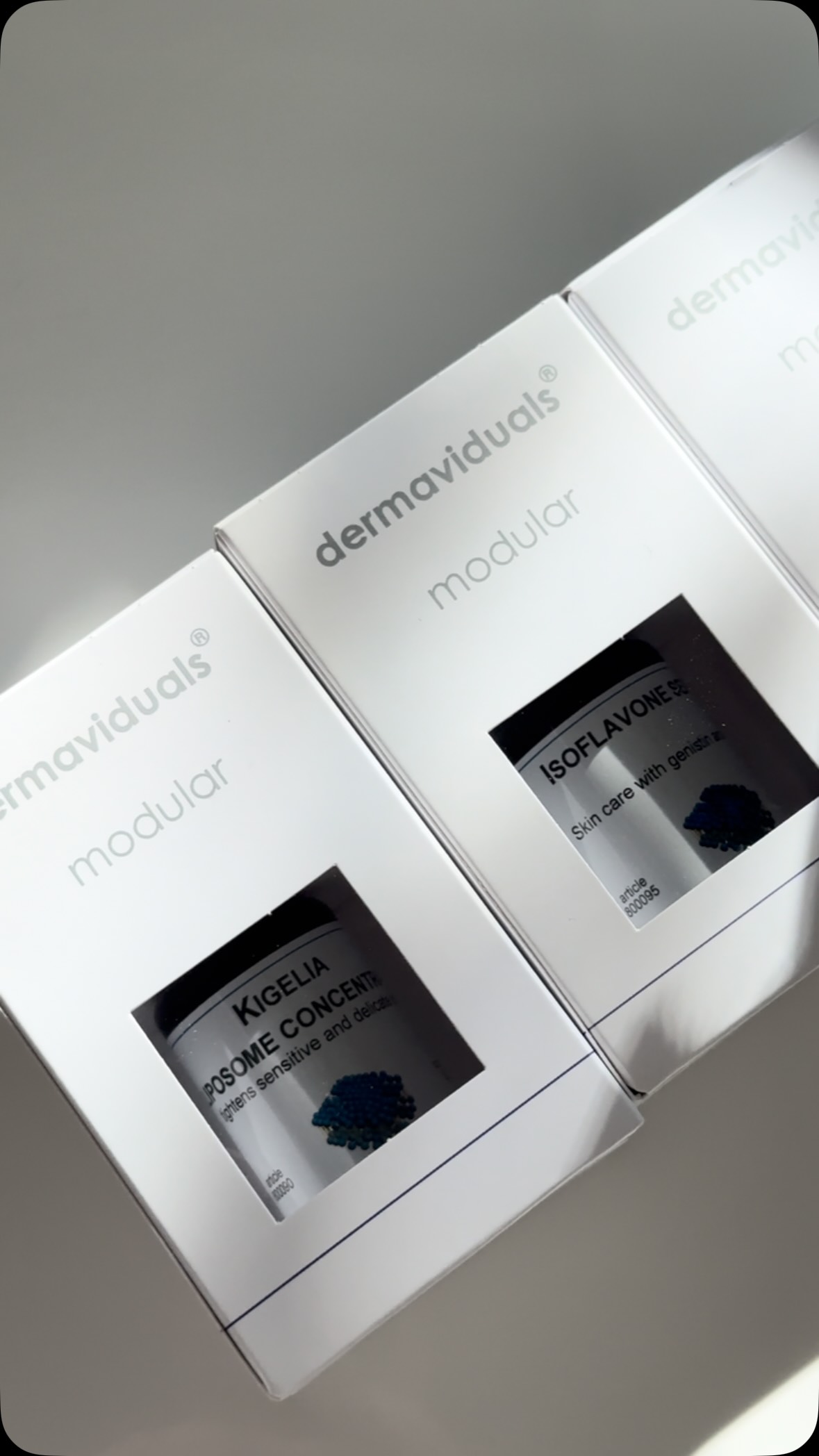 What’s in the treatment room? 🤍
Ever wondered what all these little bottles are?
These are our active concentrates. We mix them into your treatment and home-care based on what your skin needs.
One of the things we love most about Dermaviduals is that skincare isn’t one-size-fits-all. These can be blended into base creams or gels precisely tailored to your skin.
Formulated without fragrances, preservatives, emulsifiers, silicones, mineral oils or artificial colours which are common culprits of skin irritation.
Here are some of my favourites:
🥝 Kiwi Seed Oil - rich in omega-3 fatty acids, helps to nourish and strengthen the skin barrier while calming dry, sensitive or irritated skin.
🌿 Isoflavones - helps support skin firmness, hydration and elasticity, great choice for mature or menopausal skin
🍃 Butcher’s Broom - helps strengthen superficial blood vessels and reduce visible redness.
Maybe it’s time to start corneotherapy skincare.
#aylesbury #aylesburybusiness