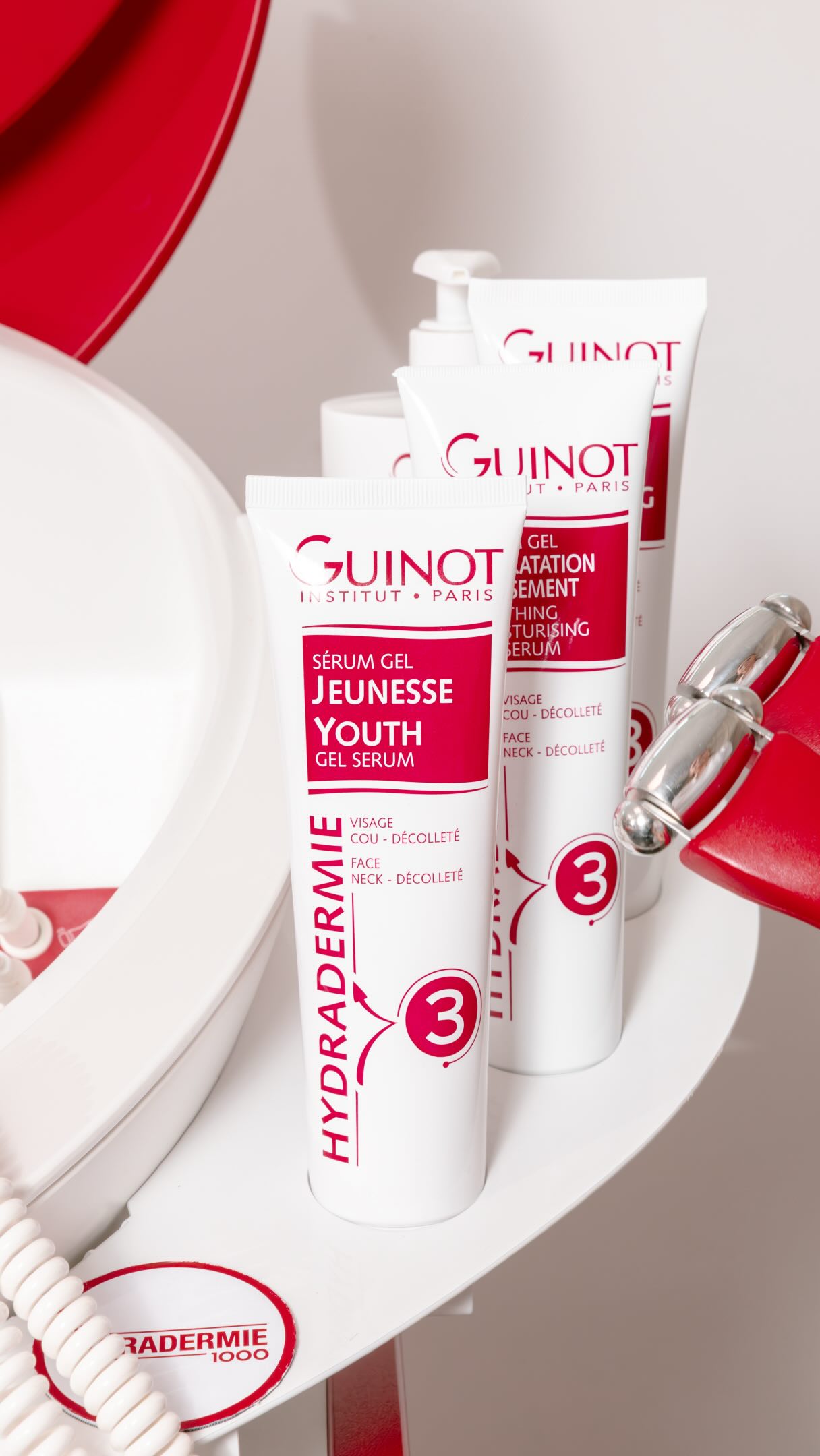 The GUINOT Hydradermie Lift, “lifts” the features and redefines the facial contour in 60 minutes
When we age, the muscles are used less, the skin loses tone, and the facial contours lose definition.
Manual “lifting” treatments act on the skin’s structure by mending the epidermis and firming the dermis.
The Hydradermie Lift Treatment acts deep in the skin, ‘lifting’ and refining the facial features via stimulation of the facial muscles and anti-ageing drainage. In just a few minutes, the face appears younger and visibly lifted.
The treatment ends with a relaxing massage, releasing precious active ingredients that tone the skin.
A viable alternative to aesthetic medicine, the Hydradermie Lift treatment visibly rejuvenates the facial features.
So what are the Results??
- The face appears more youthful
- The skin appears firmer
- The facial contours appear more defined
- The skin appears instantly “lifted”
Book in a Hydradermie Lift facial today! Book online via the link in our bio, send us a DM or call us on 9364 9903
#facial #antiaging #liftingfacial #guinotsalon #glowingskin