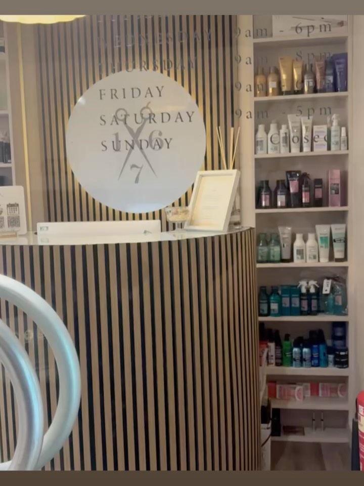 Private hair clinic tour 😍
Hair Extentions have been such a passion of mine since developing my skill set in hairdressing.
Then I thought what’s next?
Developing my skill set to work with hair loss,
What better way to show off this beautiful mesh integration system fitted by Olivia 🤎
And whilst we’re at it give you a sneak peek of our new look in salon so you can see just where that magic can discreetly happen 🪄
If it’s something you think you could benefit from why not book a no obligation consultation 📱