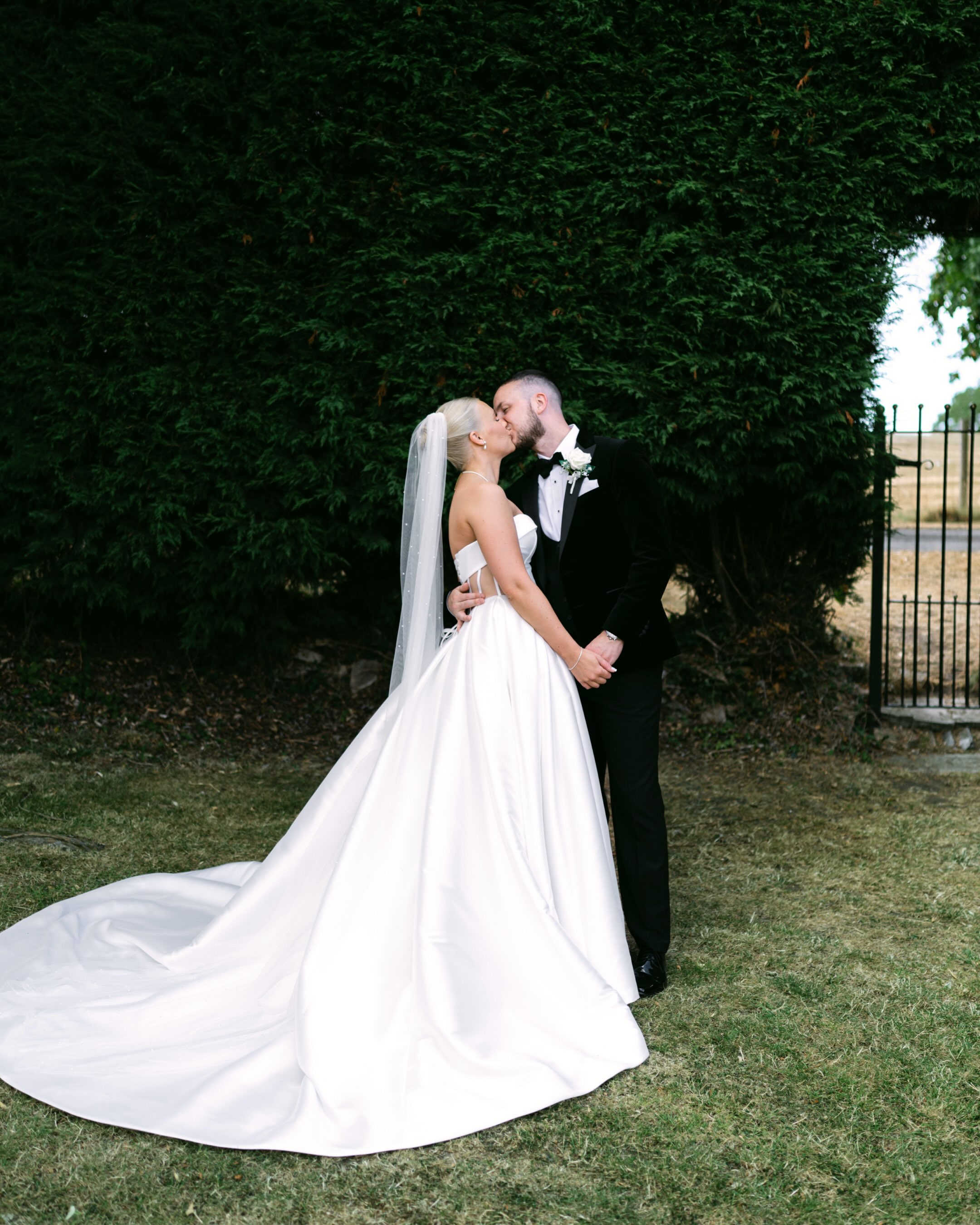 A fantastic summer’s day celebrating Megan & Jack at @bordesleyparkweddingvenue . Such a fun couple, great guests, and a day full of laughs. Thanks for having me along, and all the best for the future! 🤍 @jackhtjc @meg.lclark
MUA: @danielle.b_make_up_artist
Hair: @everythingabouthair__
Dress: @tdrbridalbirmingham
#bordesleyparkweddingvenue #birminghamweddingphotographer #worcesterwedding