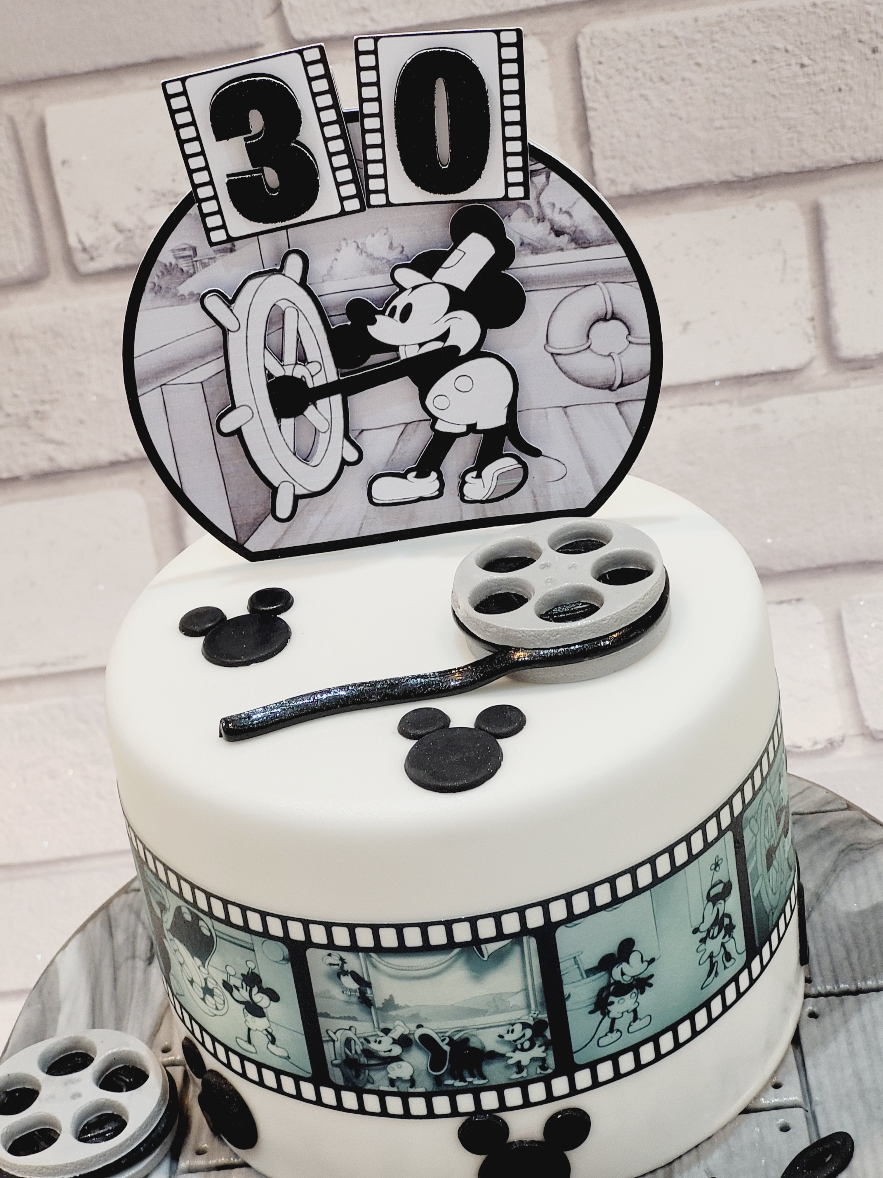 As a Disney nut I loved doing this cake. Steamboat Willie was the very first to feature synchronized sound in 1929.
Steamboat Willie became the most popular cartoon of its time. It has received wide critical acclaim, for introducing one of the world’s most popular cartoon characters and for its technical innovation. It is often considered one of the most influential cartoons ever made.
#steamboatwillie #mickeymouse #disneycake #disneycakes