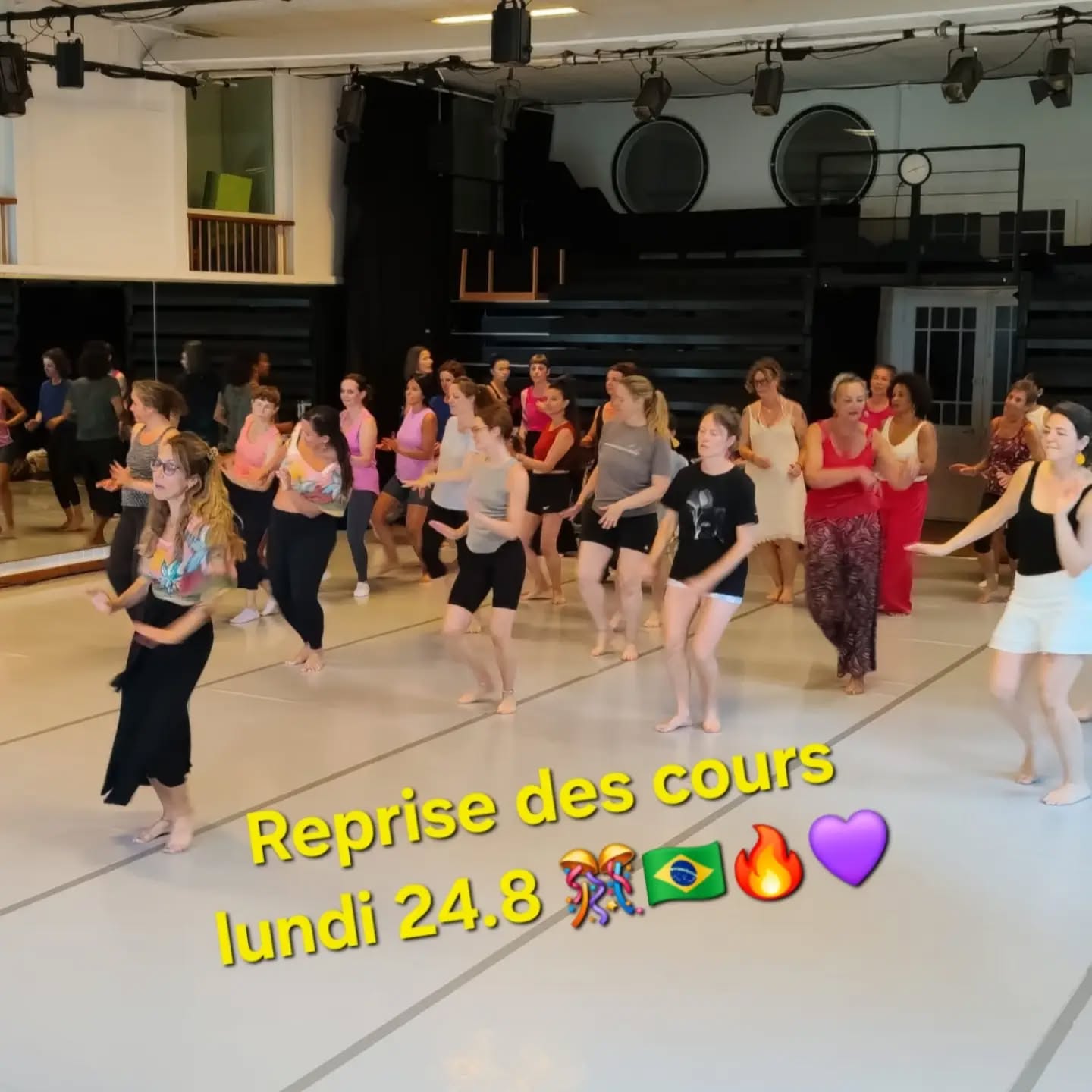 C'est la reprise @danse_tonsurton et on attendait cela avec impatience !! ☀️💃🏼💃🏿💃🏻🥁
Cours de danse afro-brésilienne :
- lundis 18h25 - 19h55 (tous niveaux)
- lundis 20h - 20h15 (intermédiaire)
- mercredis 18h25 - 19h55 (débutant.e.s)
Inscriptions directement @fondationtonsurton.
#danse #danseafrobresilienne #samba #brazil #bresil