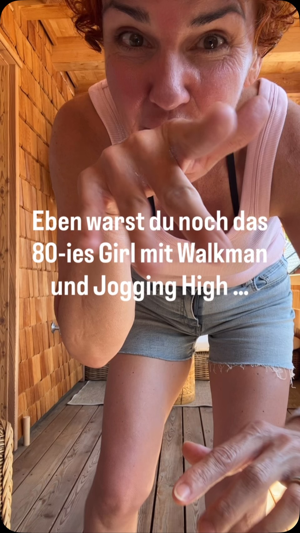 POV: Du warst gerade noch das Mädchen mit Walkman und Jogging High 🧡🩷
Und jetzt?
Redest du mit Freundinnen über Schlaf, Hormone und Hitzewallungen. 😅
Ganz ehrlich?
Manchmal frage ich mich auch, wo die letzten 30 Jahre geblieben sind.
Aber weißt du, was ich in den Wechseljahren gelernt habe?
✨ Das Leben wird nicht kleiner.
Wir hören nur endlich auf, es ständig für andere zu leben.
🧡 Vielleicht ist genau jetzt die Zeit,
🩷 in der wir mutiger werden.
🧡 Leiser Erwartungen folgen.
🩷 Und lauter uns selbst.
Es wird Zeit, den Staub von den Wechseljahren zu blasen und Glitzer darauf zu streuen. ✨
⭐️ Speicher dir dieses Reel für den Moment, in dem du glaubst, die besten Jahre lägen hinter dir.
📲 Und schick es einer Freundin, mit der du früher Kassetten getauscht hast – und heute offen über die Wechseljahre sprechen möchtest.
#glitzernstattschwitzen #wowstattwäh #glücklichewechseljahre