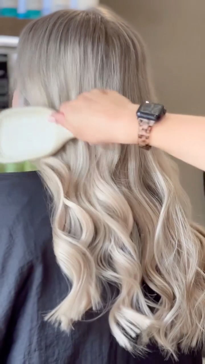 If you’ve always felt like your hair won’t grow past a certain length or lacks the fullness you dream of, tape extensions could be the perfect solution.
Designed to be lightweight and discreet, tape extensions sit flat against the scalp, making them ideal for fine hair. They instantly add natural looking length, beautiful volume, and confidence, all while blending seamlessly with your own hair.
The key is using the right amount, the right placement, and a perfect colour match so your extensions look and feel like they’re your own.
Transformation by Georgia 🤍
#hairstylist #hairsalon #tapeextensions #hairextensions #hairtransformation