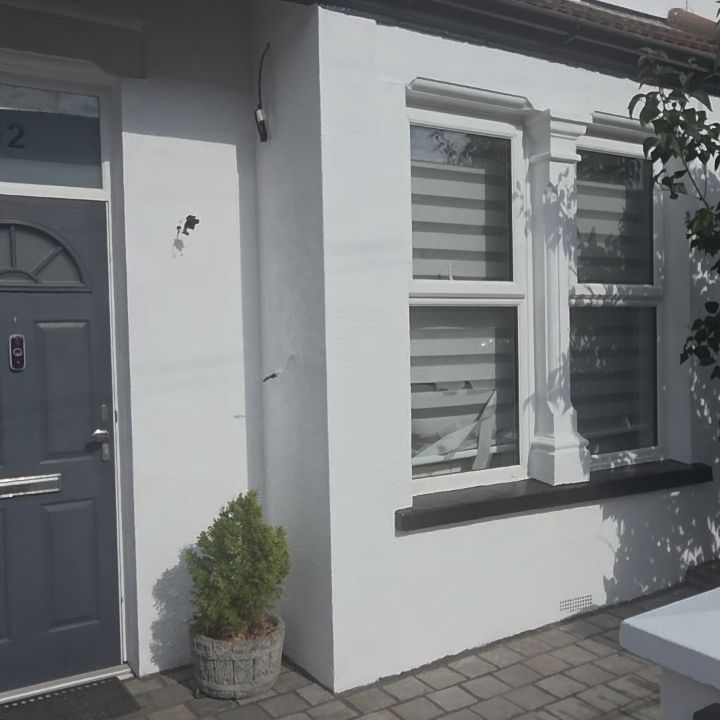 Hi all hope you enjoy the exterior painting and repairing of our new customer Audra..myself and Boss Baby really enjoyed this job and it was a pleasure to work for such a nice customer..hope you enjoy..also a special thanks to @smiths.scaffolding.solutions for all their hard work,helping us out..🙏🙏perfection in our name. Perfection is our aim..
#decoratingwestcliff #decorating #decoratingleighonsea #decoratingessex #decoratingrochford