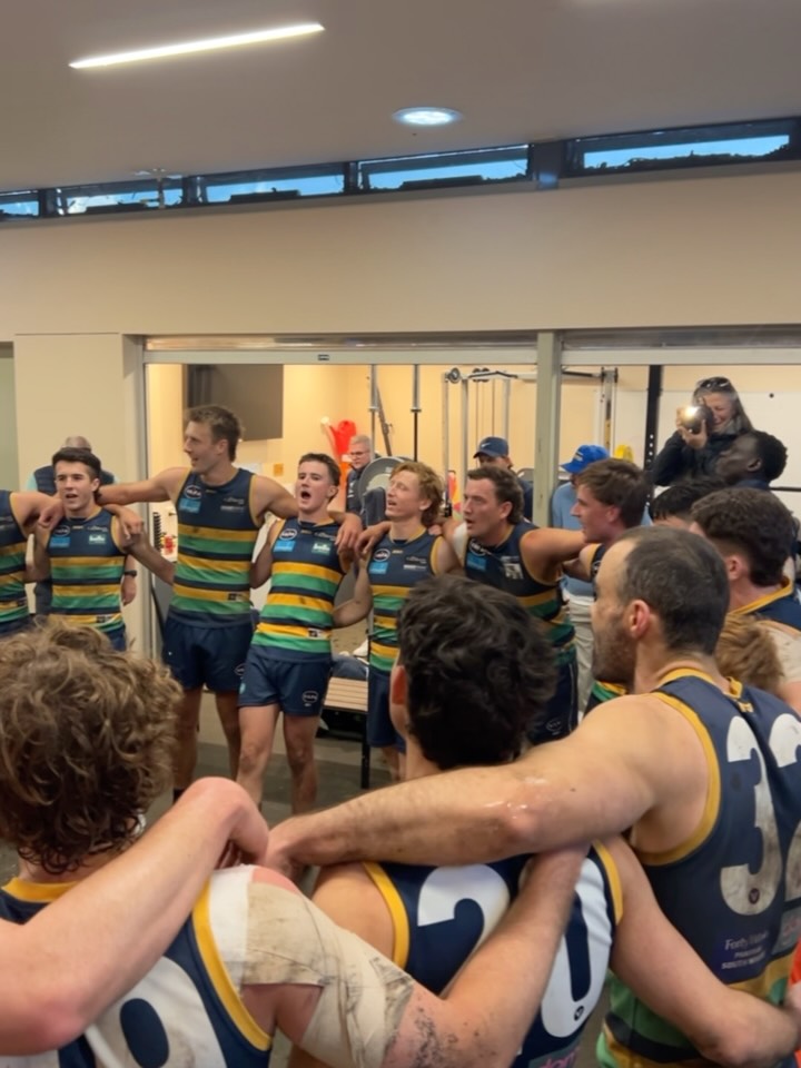 SKOB hang on to beat Blacks by 3 points at TH King!
Will Cooper with 2 important goals on debut!! ๐ฏ
#goSKOB๐๐๐