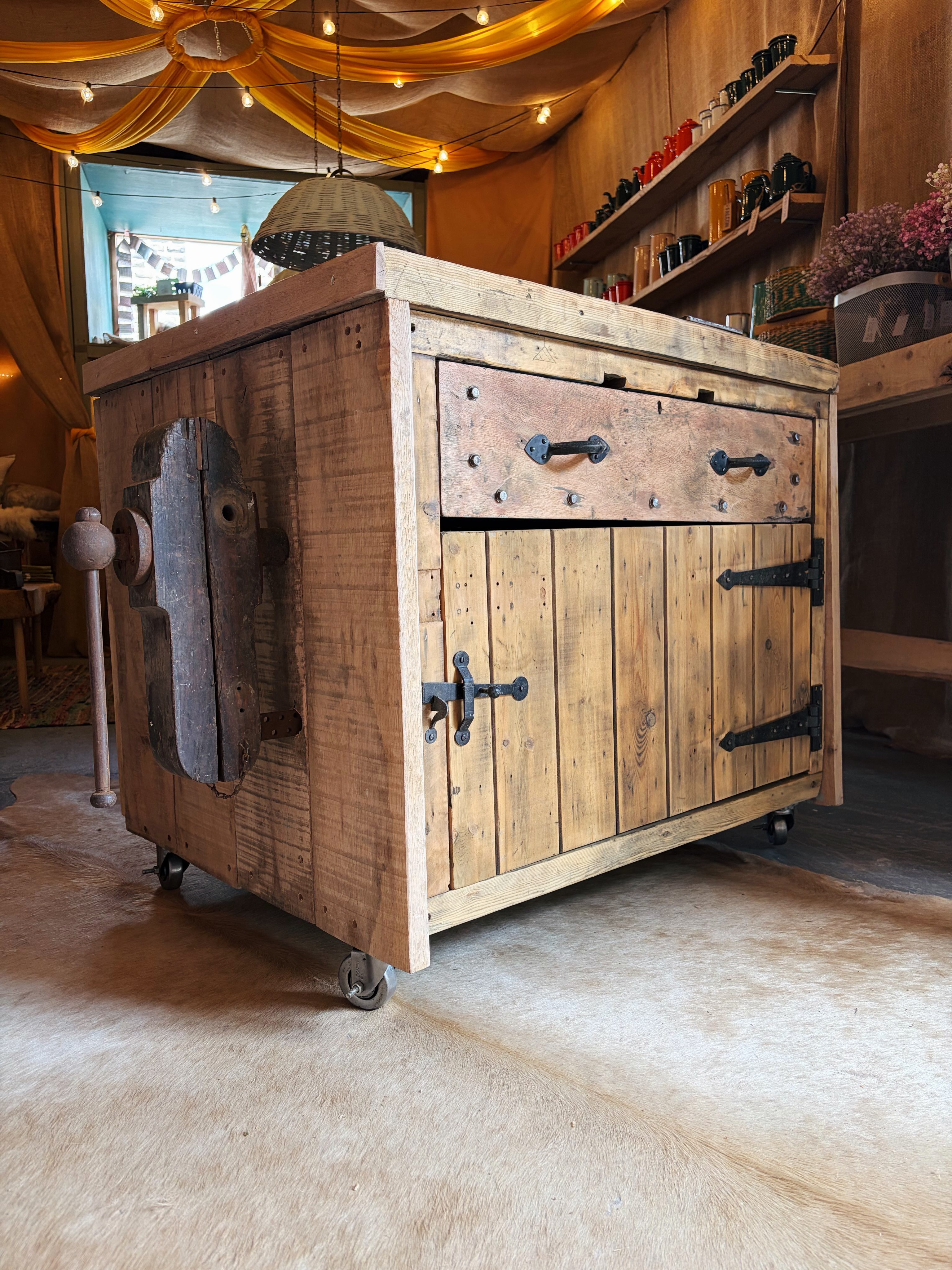 3 new pieces on the shop floor today!
First up - a 1940s saddle makers work bench with original vice. Just been completed in the workshop - Fully stripped and rebuilt.
Made of pitch pine and oak. Industrial cast wheels, hand forge hinges and handles.
Hessian lined for clean storage - drawer and cupboard underneath. This would look stunning standing solo in a kitchen as a prep table.
And then we have two upholstery furniture pieces - a vintage Paddington 2 seater settee (NOW SOLD)
and a 1930s art deco rocking chair. Perfect for furnishing an apartment with their petite size.
Please message us for further details or drop by and view in person. Our opening times below ⬇️
Wednesdays, Thursdays, Fridays 10-5 & Saturdays 10-4
📍 The workshop, Halifax road, Thurgoland, S357ED
#upholsteryfurniture #homeandliving #vintage #rustichome