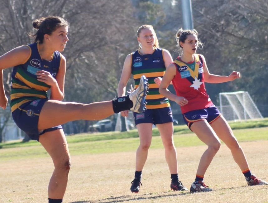 Strap in for another installment of the Saints ๐ v Stars โญ๏ธ rivalry at Camberwell Sports Grounds today!
Saints Blues from 11:00 and Saints Golds from 1pm. Both teams are still in the hunt for a finals berth!
Grace Ellet makes her debut for the Golds, joining 15 other debutants this season including:
Georgia Harris,
Davina Lai
Mia Hyde-Smith
Eleri Morris
Lily Griffith
Freya Smythe
Tilley Marshall
Bella Calder
Serena Gibbs
Bianca Vuetibau,
Sarah McMaster
Mia Giannapolous
Gabby Simcox
Erin Woodford
Get down and support!
#goSKOB๐๐๐