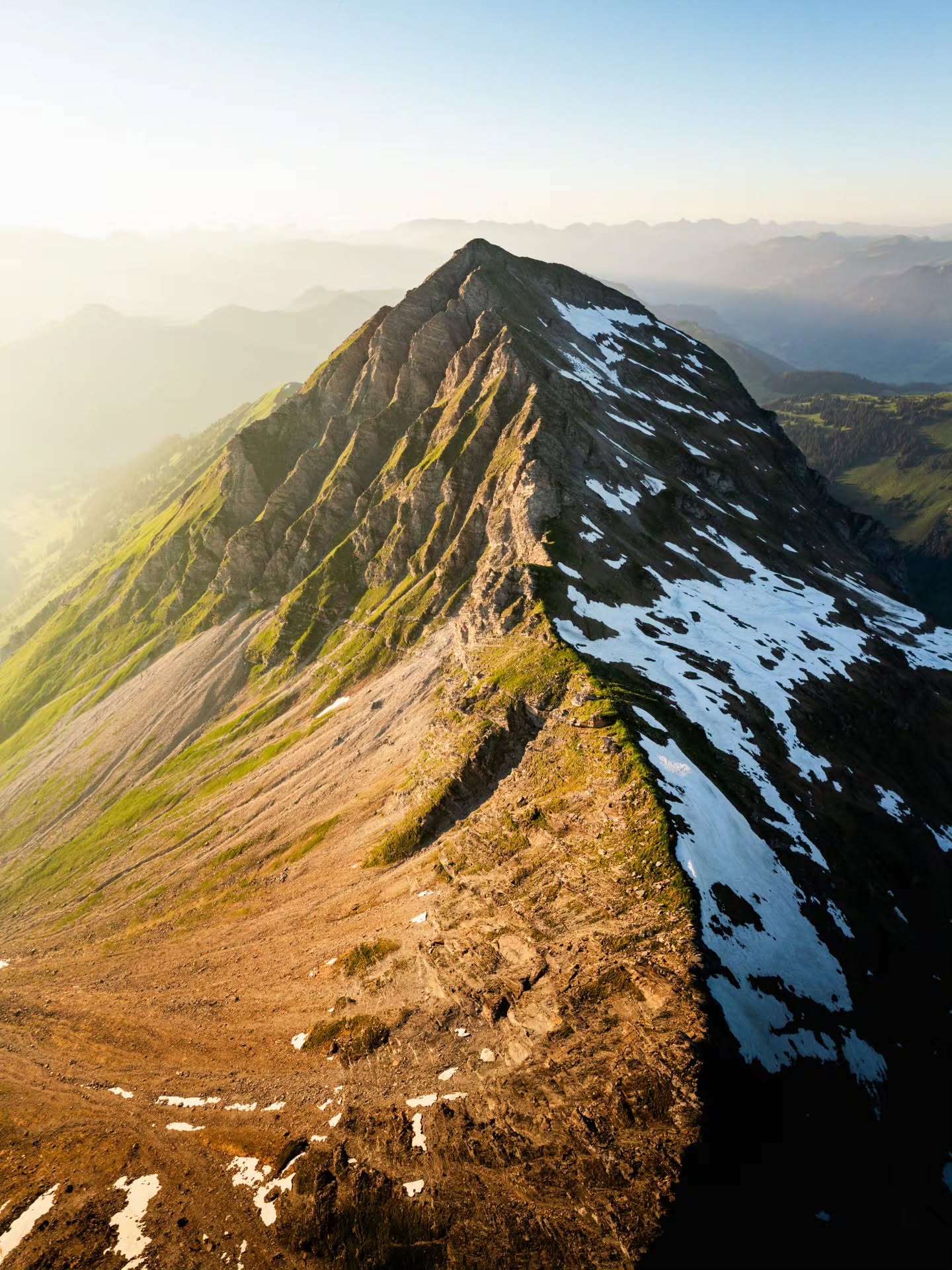 Shadow & Light
#swissalps #landscape #hiking