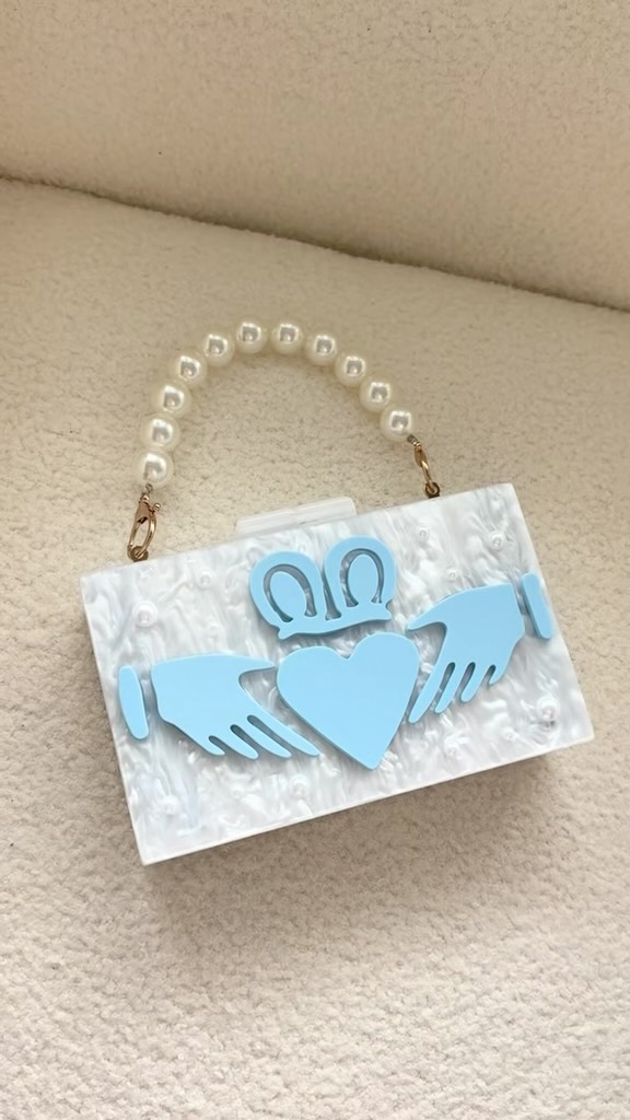 Your ‘something blue’… but make it one you’ll treasure long after the wedding day. 🩵☁️
The White Marble Claddagh Bag in Baby Blue🫧