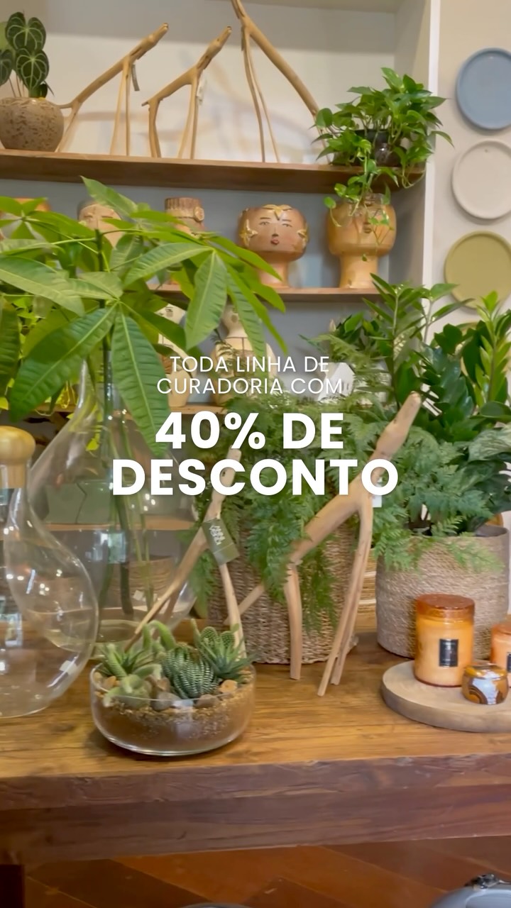 Nossa curadoria mostra como determinados objetos podem transformar a leitura de um ambiente, trazendo beleza, personalidade e uma presença mais sensível para a casa.
Estrategicamente podemos criar pontos de atenção, acolhimento e ritmo ao ambiente.
Quando inseridos em diálogo com a natureza, tornam-se parte da paisagem da casa.
Peças selecionadas com 40% de desconto.
Entre em contato conosco.