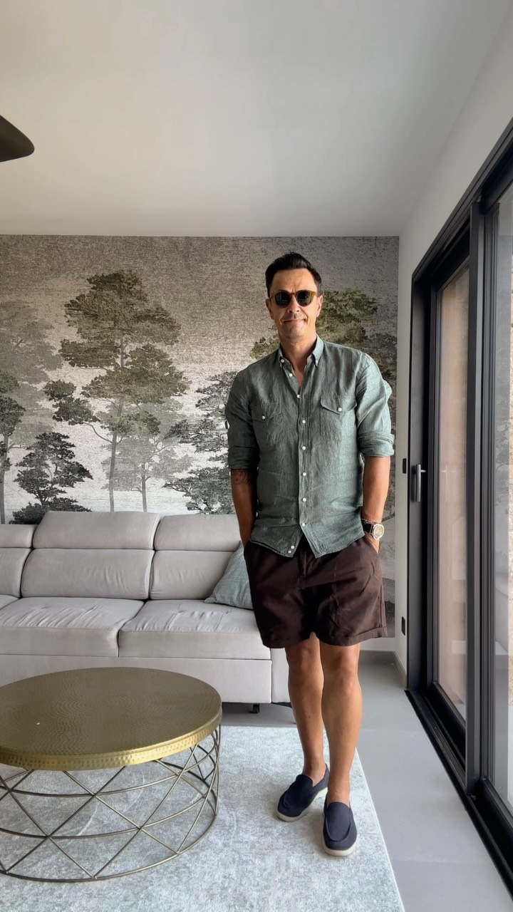 Korsika Outfit of the Day
Leinenhemd in Grün, braune Leinenhose und dazu unser Sommer‑Loafer.
Super einfach, aber so viel Sommer ☀️
Leicht, bequem und perfekt für die Insel 🇫🇷
#bespoke #masshemd #tailormade #tailorsuit #massanzugzürich