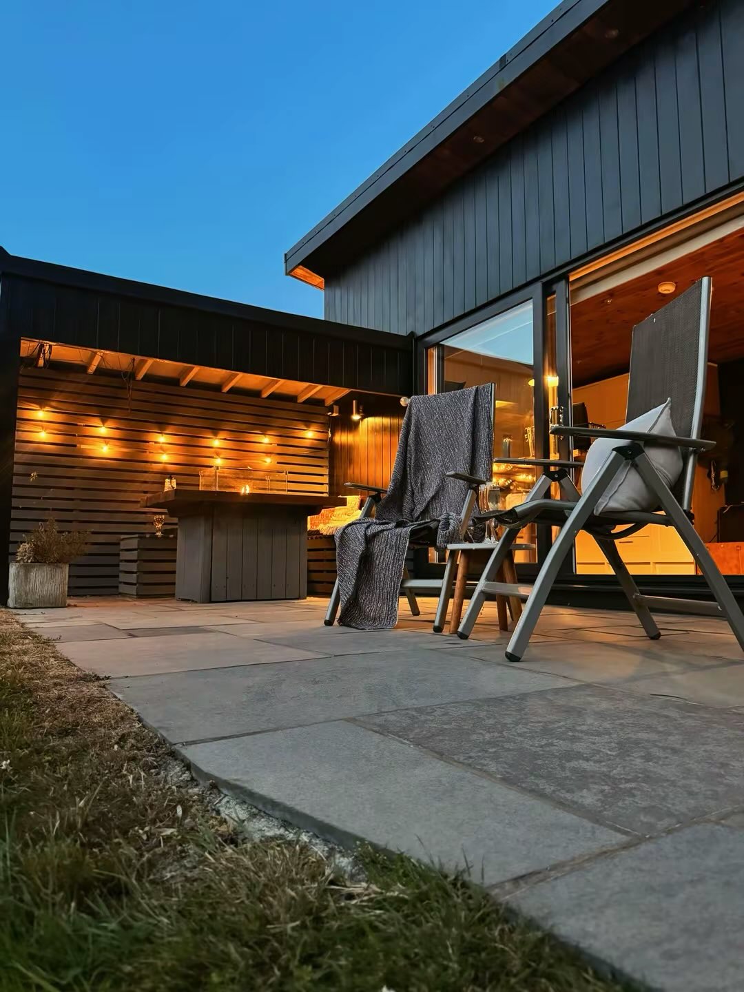 Our private outdoor seating is the perfect place to slow down and savour those peaceful moments that are so easy to forget in everyday life.
Just a crackling fire, a glass of wine in hand, the soft glow of the lights, and nothing but the trees swaying in front of you.
Who would you spend an evening like this with?
#MidWales #LuxuryLodge #HotTubBreak #RomanticGetaway #CountrysideEscape