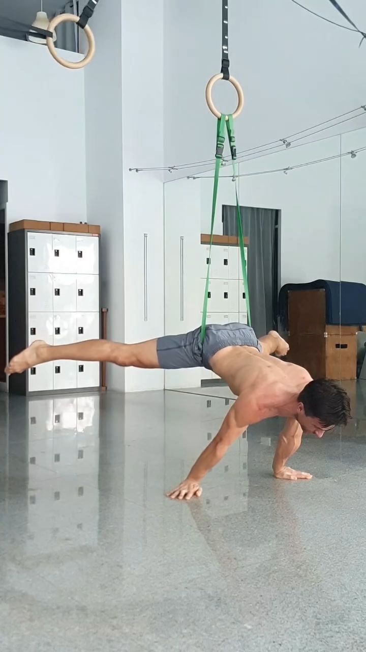 Push-Up to Straddle Bent Elbow Planche using:
www.fitprogress.com/shop/fitband-light
FitProgress Studio Coaching @HandstandTrack Balance Support System.