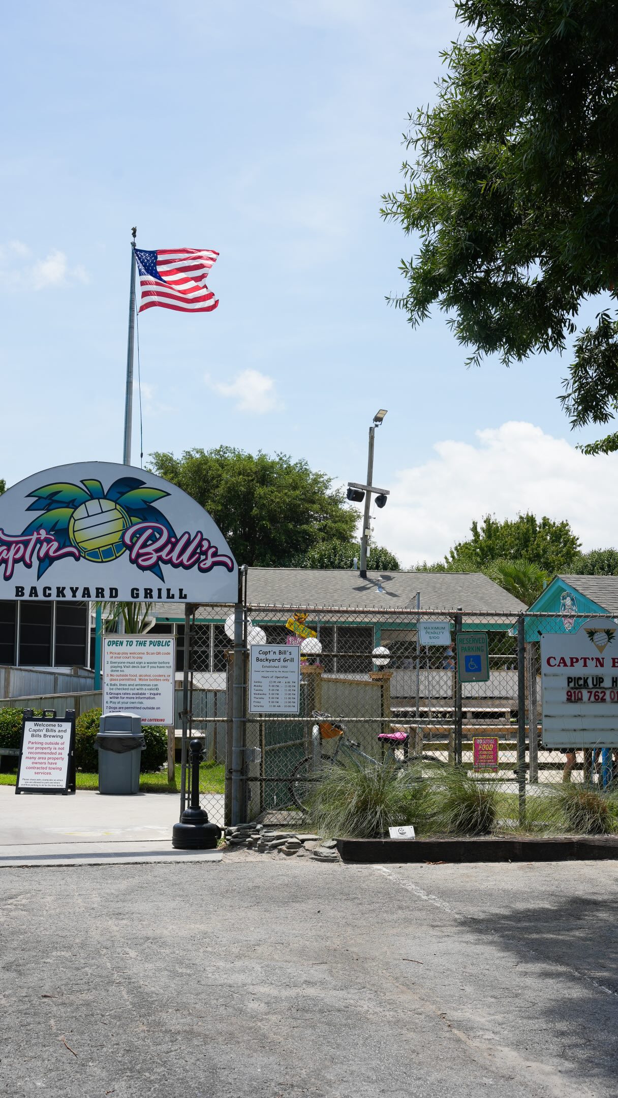 If Bill’s had a it’s own reality show, who do you think would be the star? 👀
Comment and cast your votes!
#captnbills #familyowned #realityseries #restauranthumor #wilmingtonnc