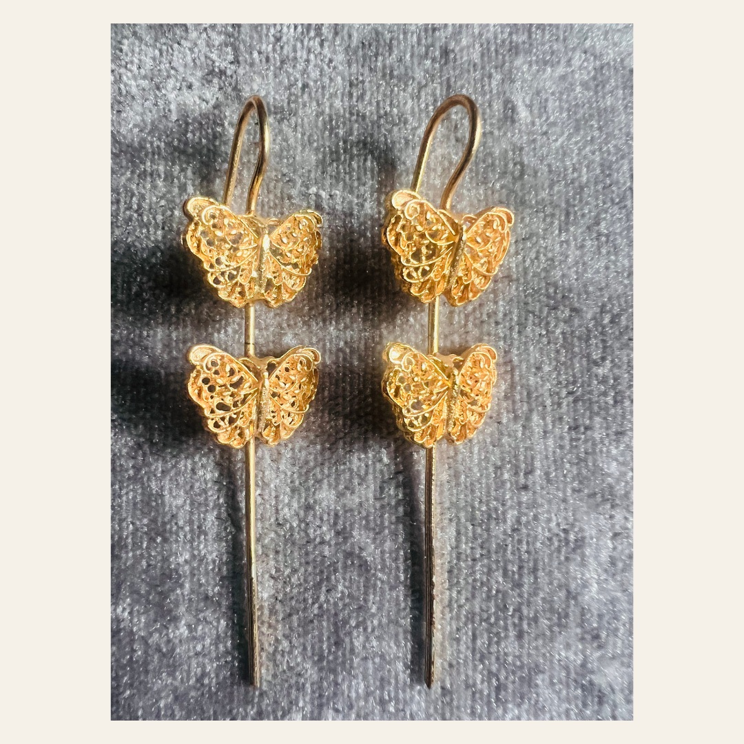 10% off all earrings for the month of August. All handmade earrings for pierced ears with natural gemstones and materials💕
Each piece is unique and only one pair is available per design so grab it now before it flies 🕊️
Available only at Etsy. Link in bio