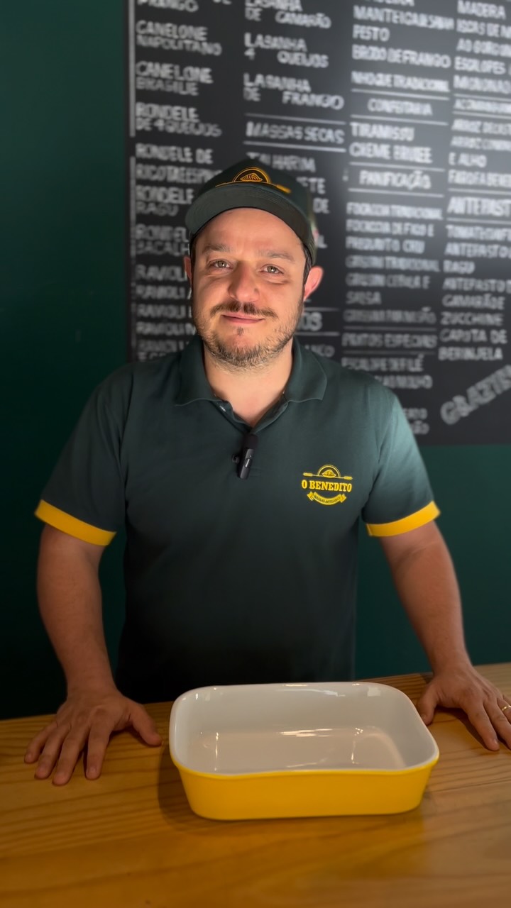 Para o almoço de Dia dos Pais, que tal uma lasanha especial para reunir a família à mesa?
No dia 06/08 vamos fazer nossas lasanhas, e você já pode garantir a sua para deixar essa comemoração ainda mais saborosa e prática!
Além das tradicionais porções de 500g e 1kg, também podemos montar a lasanha no seu próprio recipiente.
Nós quantificamos, montamos e entregamos tudo prontinho para ir ao forno e finalizar em casa.
A produção será dia 06/08.
Garanta sua encomenda para o Dia dos Pais!
Quer saber mais? Dê o play e confira!