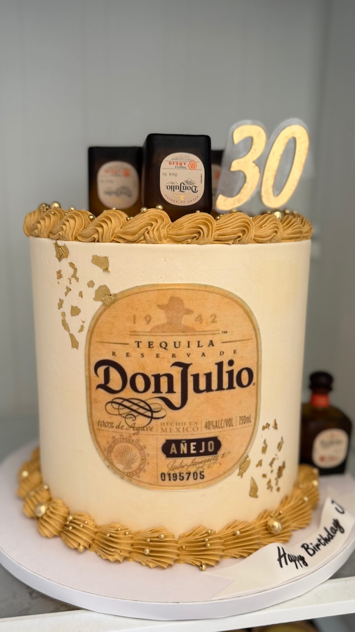 Don Juliooooo π₯
#donjulioaΓ±ejo #donjuliocake #30thbirthday