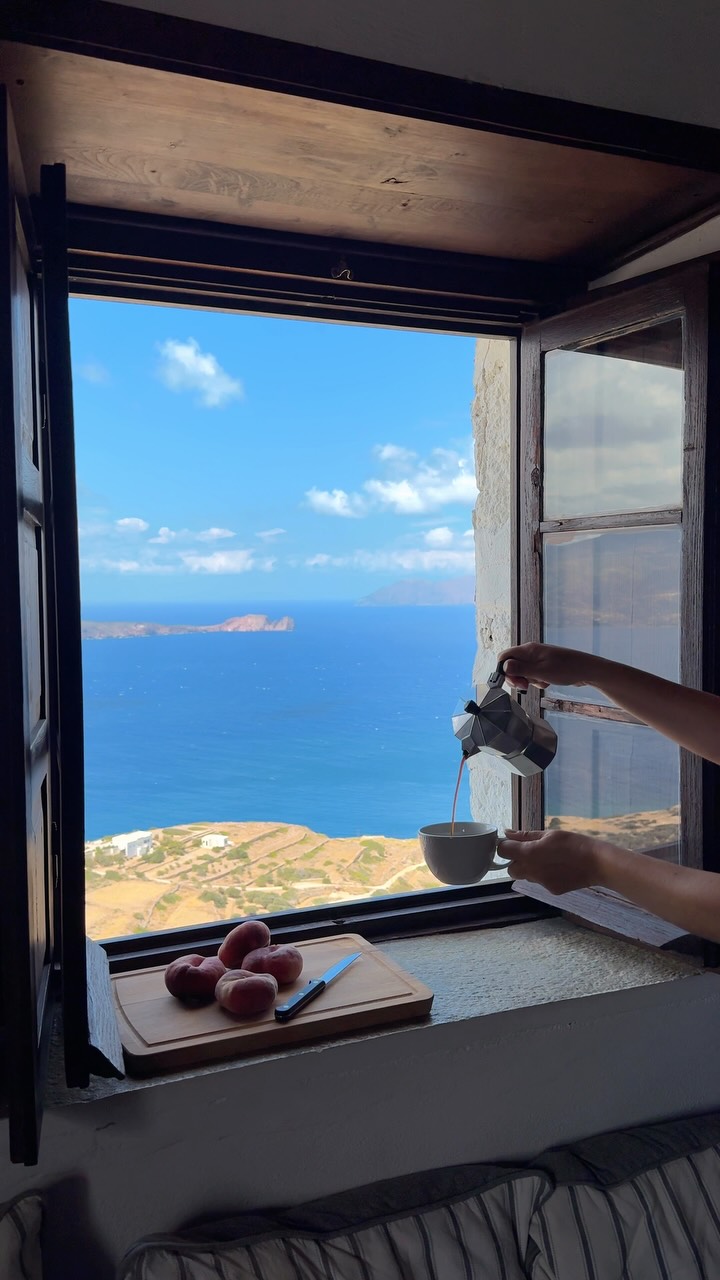 the perfect morning, sea view & coffee therapy ☕️🤍 @castrumtraditionalsuites
.
.
grecee | milos | grecia | summer | sea view | travel tips | estate | best hotels | cyclades | cicladi | greek island | vita lenta | caffè
#iggreece #milos #greeksummer #cyclades #greekisland