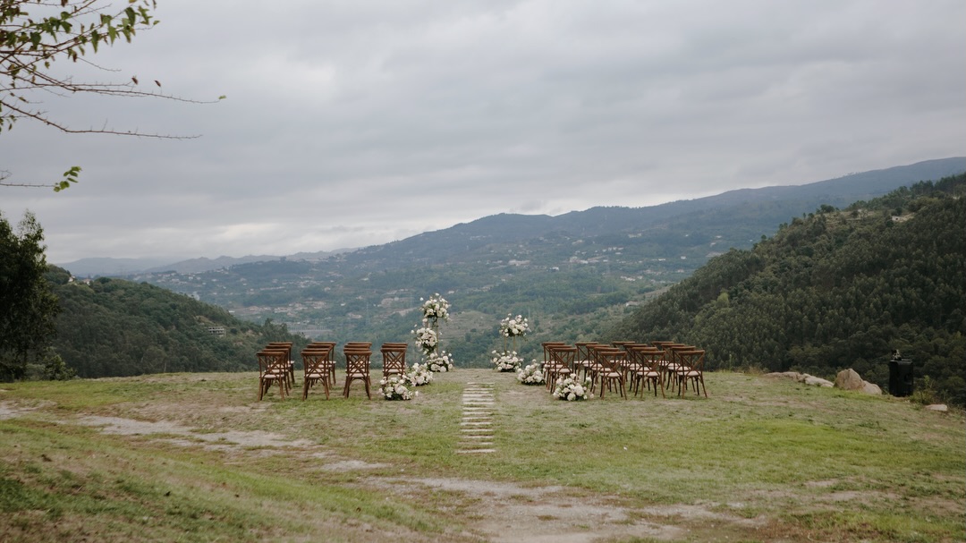 In the Douro Valley.
Vídeo | @andorinhafilms
Assistant | @luminous
Photography | @efigenio.studio
Planning | @portoforweddings
Flowers | @alecrimflowerdecor
Venue | @quintadecabanasdouro
Cake | @cristina_sugarartist
Shoes | @christianlouboutin