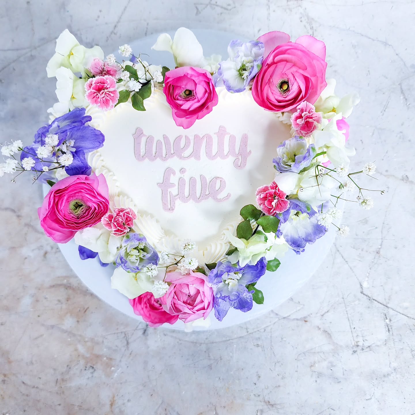 Floral Vintage Heart Shape Cake
#FloralCake #VintageCake #FreshFlowers #Heartcake #Marlenebakes