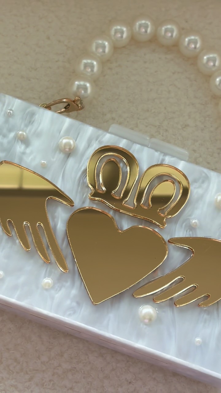 The Claddagh, reimagined. 🤍
A timeless symbol of love, loyalty and friendship, finished on our signature acrylic bag. Personalised to make it uniquely yours✨