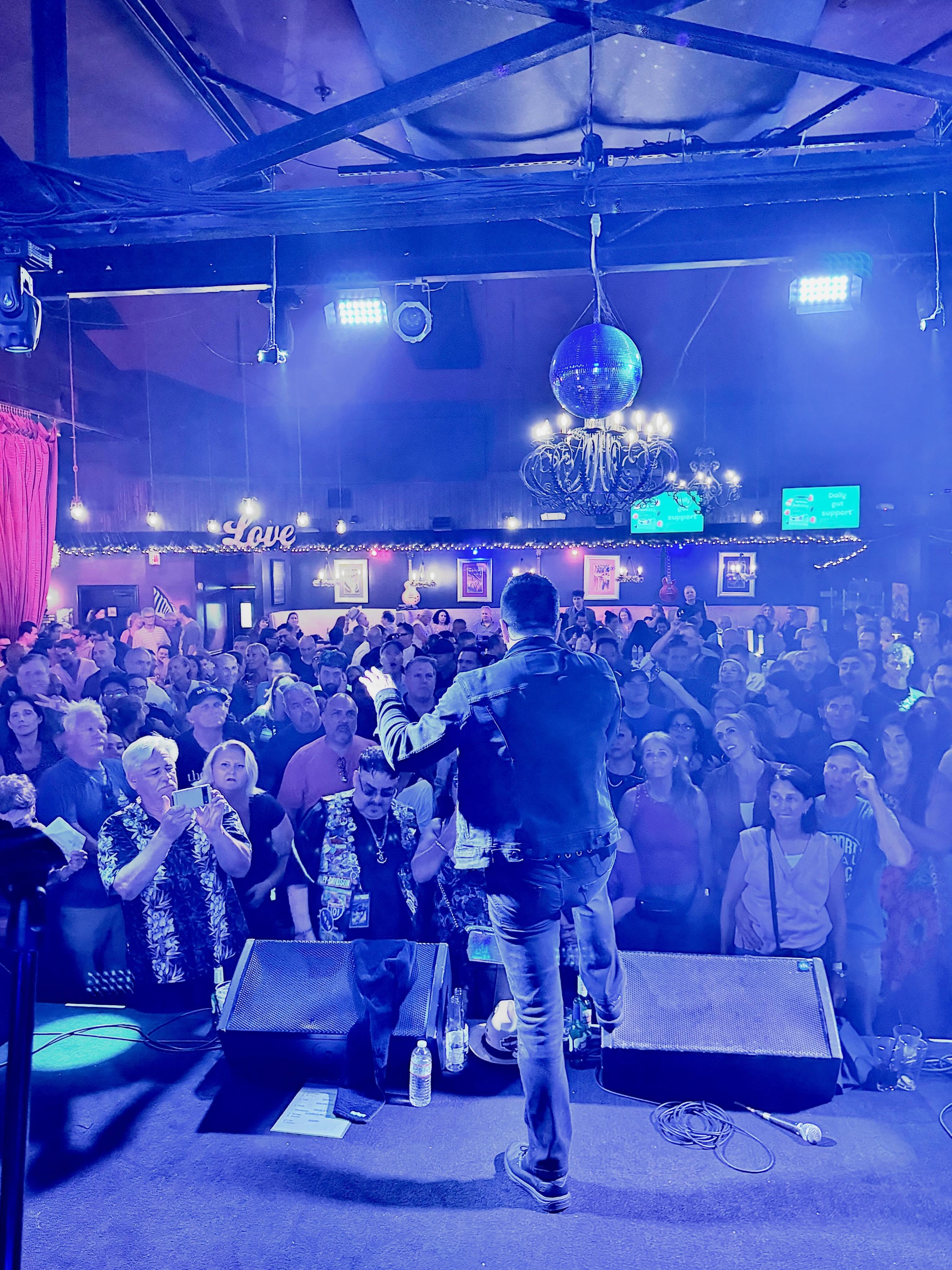 THANK YOU to everyone who came to the Gaslamp in Long Beach last night! We shared the stage with 3 great tribute bands to The Cure (The Obscure), INXS (Mystified), and Morrissey (Maladjusted), and had a blast doing so.
Thank you Mike Neufeld for putting us on the bill, and we look forward to the next one!
📷 by Lisa, Heiko & Jorgen
-
#u2 #u2tribute #u2tributeband #u2lavation #gaslamplbc