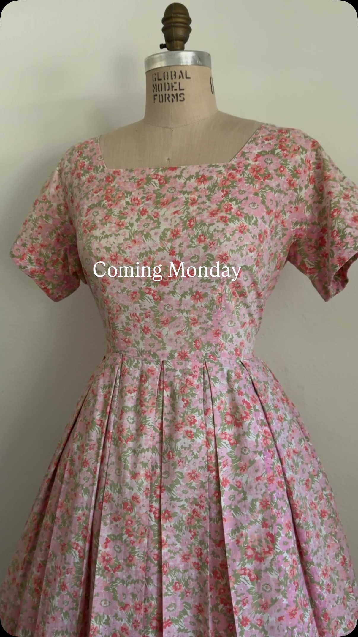 LINK IN BIO TO SHOP
🥰😍DETAILS BELOW
❤️SOLD❤️Blue and white cotton floral dress. Back zipper, fitted waist, a-line skirt. Side pockets. Bust: 36” Waist: 28” Length: 43” Shoulder to waist: 16” sleeve width: 12”
❤️SOLD❤️1950’s pink floral cotton dress. Back zipper, fitted waist, pleated skirt. Imperfections: a small hole on the skirt. Two repairs at the arm pits. See photos. Bust: 38” Waist: 31” Length: 42” Shoulder to waist: 16”
🩷SOLD🩷1970’s bubble gum pink shirtwaist dress. Functional buttons, elastic waist, pleated skirt. Fully lined. Bust: 32” Waist: 22-30” Length: 43” Shoulder to waist: 15” Sleeve Width: 11” Shoulder to shoulder: 14”