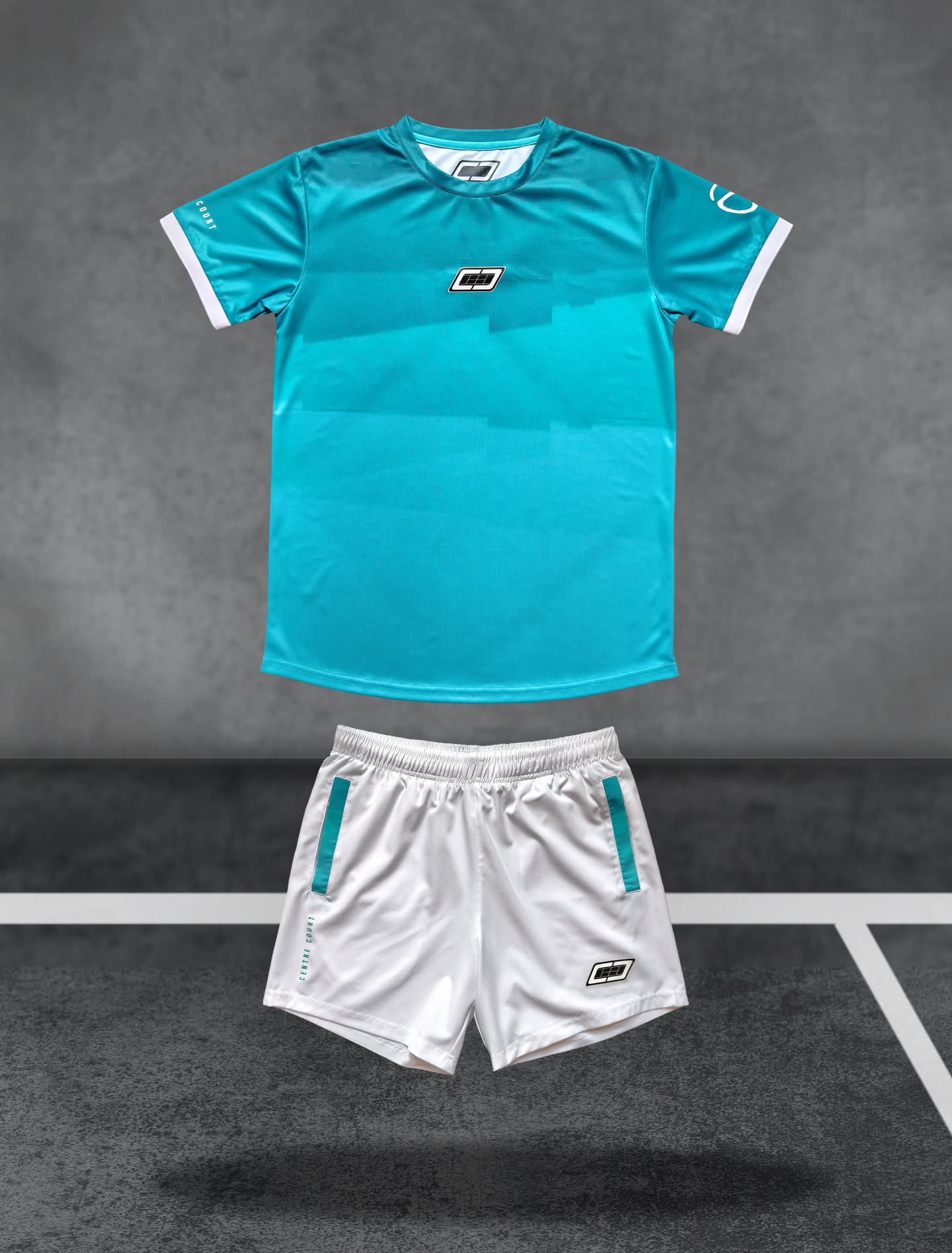 CENTRE COURT X @alius_ytb
Afin de célébrer la barre des 20 000 abonnés sur sa chaîne Youtube, nous avons décidé de marquer le coup en créant, en collaboration avec Alius, sa première tenue technique signature.
Ce kit parfait, aussi bien technique qu'esthétique, met en avant un design ambitieux tout en dégradé, ainsi que la couleur fetiche du joueur//youtubeur : le turquoise.
Conçu avec des matériaux légers et respirants, ce haut technique évacue la transpiration et garde le corps au sec. Le logo "ALIUS " apparaît pour la première fois sur une tenue technique, et un clin d'œil à sa performance se cache à l'intérieur du col. La finition manche polo contrastée parfait ce nouveau style.
Le short blanc, élégant, confortable et moderne, avec son cordon de serrage et les rappels de dégradés sur les poches, complète le look.
🚨CETTE TENUE SIGNATURE EST EXCLUSIVEMENT EN PRÉCOMMANDE SUR NOTRE SITE 🚨.
(Livraison entre fin septembre et début octobre)
CENTRE COURT s'associe au projet d'Alius, qui a décidé de se consacrer au tennis à 100% dès la rentrée en intégrant un programme pro.
Ce programme a évidemment un coût et nous avons décidé de lui créer des pièces uniques à cette occasion.
Pour chaque pièce précommandée, 5 € seront reversés dans la cagnotte qui servira à financer son courageux projet, le projet d'une vie. Il vous explique tout en détail dans cette vidéo : https://youtu.be/Qo9fWkbpw04?si=WpsmA3FV7g0gyb_g.
---------------------🎾🎸--------------------------
SHOP NOW :
www.centrecourt-tennisapparel.com
ROCK'N'ROLL TENNIS IS NOT DEAD 🎾🎸
CENTRE COURT EST UNE MARQUE FRANÇAISE 🇫🇷