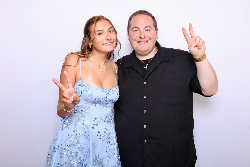 🎉 Such a fun night celebrating Juliana’s Sweet Sixteen at Anthony’s in Hopewell! And what a small world—her mom and my mom were actually in the Color Guard together in Tarrytown years ago! Happy to be a part of the celebration— tons of dancing and tons of fun!
📸 Check out more photos from the party at JimmyLyles.com and give us a call to book your next party! We’d love to celebrate with you! 🎶📸
#SweetSixteen #JimmyLyles #HudsonValleyDJ #HopewellNY #PartyTime