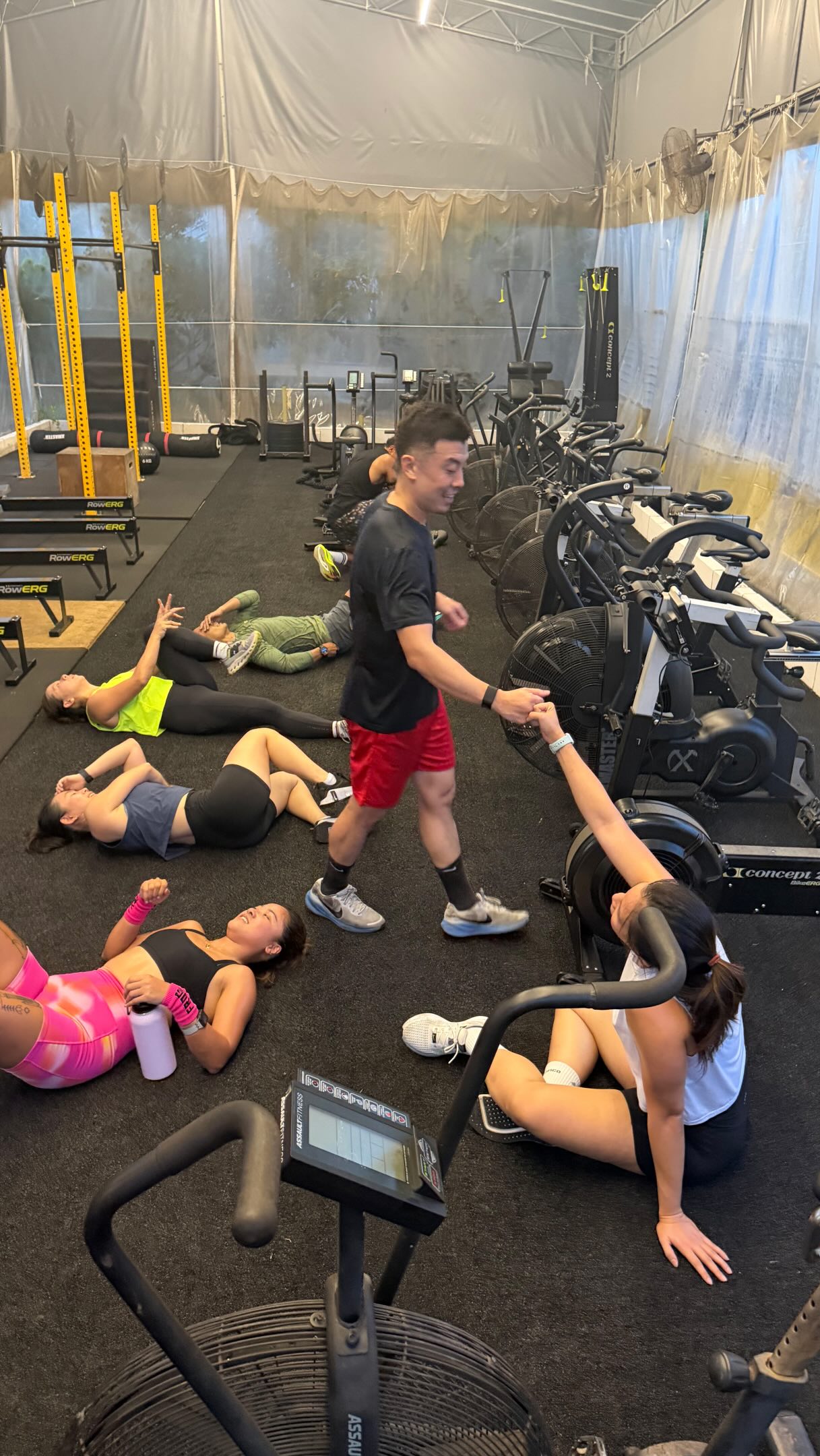 4pm on a Thursday. โฐ
The weekendโs basically knocking. Most people are already checked out. good time to not be most people. One more session before you let go.๐๐ผ
#weareone #CrossFit #hyroxtraining