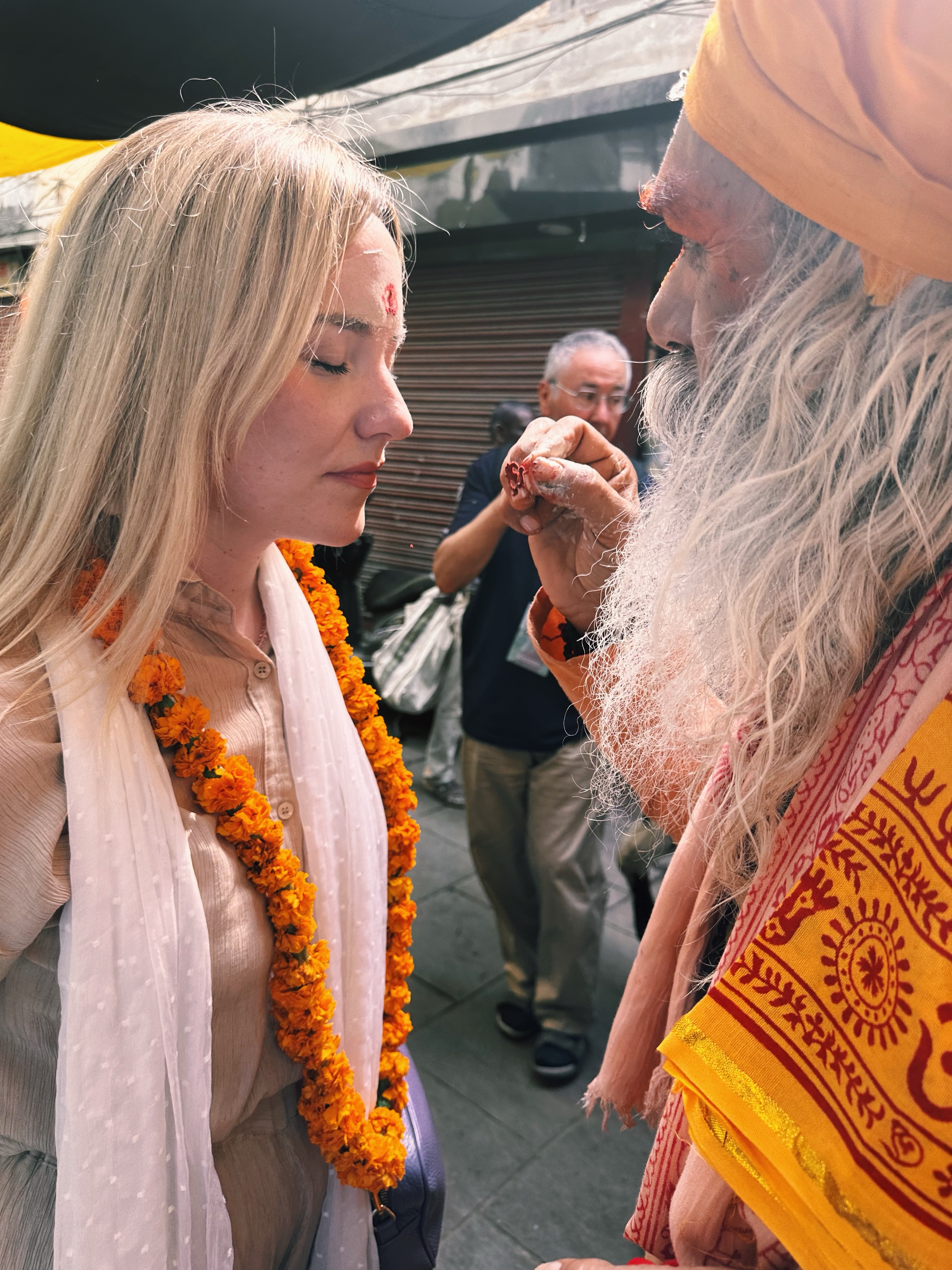 Una parte importante di questo pellegrinaggio sarà dedicata agli incontri preziosi che ci attendono...
🪷 In India avremo l’opportunità di conoscere Maestri spirituali e persone che hanno dedicato molto della propria vita alla ricerca interiore. Ascoltare le loro storie, conoscere le loro esperienze e confrontarci con la loro visione dell’Esistenza sarà parte integrante del nostro viaggio.
Incontrare chi ha percorso una strada prima di noi può aprire domande, prospettive e comprensioni che difficilmente troviamo altrove.
Per questo ho scelto con cura non soltanto i luoghi che attraverseremo, ma anche le esperienze e gli incontri che vivremo lungo il cammino ✨
Se partirai con me per questo pellegrinaggio mistico, non sarai solo un turista, ma un viaggiatore o una viaggiatrice dell’Anima…
👉🏻 In più, ho voluto dedicare la stessa attenzione anche agli spazi in cui soggiorneremo. Ogni struttura è stata selezionata con cura, con particolare attenzione alla pulizia, al comfort, al relax e alla bellezza: luoghi in cui poterci riposare e ritrovare le energie dopo giornate intense di viaggio e di esplorazione tra templi, incontri speciali e luoghi sacri.
✈️ Parti con me dal 24 gennaio al 6 febbraio 2027 per l’India del Nord!
🎁 Ti ricordo anche che oggi, 9 agosto, è l’ultimo giorno per usufruire della promo EARLY BIRD ancora attiva sul sito
Se stai pensando di partire, questo è il momento perfetto per ricevere tutte le informazioni!
💬 Commenta “Gange” e ti invierò in DM il programma completo e i dettagli del pellegrinaggio
#indiadelnord #viaggiare #viaggio #spiritualità #crescitapersonale