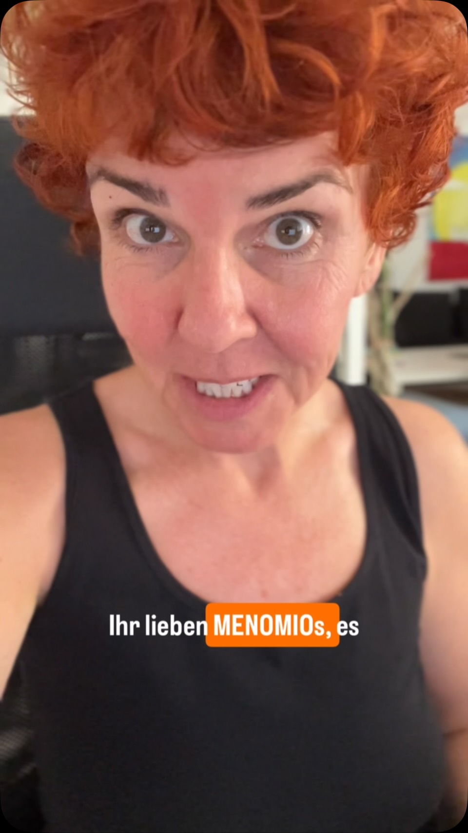 🧐 Warum wissen wir oft ganz genau, was uns guttun würde – und tun es trotzdem nicht?
Genau darüber spreche ich demnächst mit Evelyn Popp-Hadalin, Gründerin der Akademie für @neuromentaltraining und jener Frau, bei der ich selbst meine Ausbildung gemacht habe.
Wir reden darüber,
🧡 wie alte Muster entstehen,
🩷 warum Willenskraft allein oft nicht reicht,
🧡 welche Rolle Glaubenssätze spielen und
🩷 was unser Gehirn tatsächlich neu lernen kann.
Natürlich geht es auch um die Wechseljahre: um Stress, Dünnhäutigkeit, Hirnnebel, Gewohnheiten und die große Frage, was wir wirklich beeinflussen können – und was sich eben nicht einfach wegdenken lässt.
💡 Es wird auch konkrete Übungen zum Mitmachen geben.
👉 Und jetzt DU!
Was möchtest du über dein Gehirn, Veränderung, Glaubenssätze, Gewohnheiten, Stress oder Neuroplastizität wissen?
Gibt es ein Muster, das du schon lange verändern möchtest – aber immer wieder darin landest?
Schreib mir deine Frage über DM oder direkt in die Kommentare. Vielleicht nehme ich sie mit ins Gespräch. 🧠✨