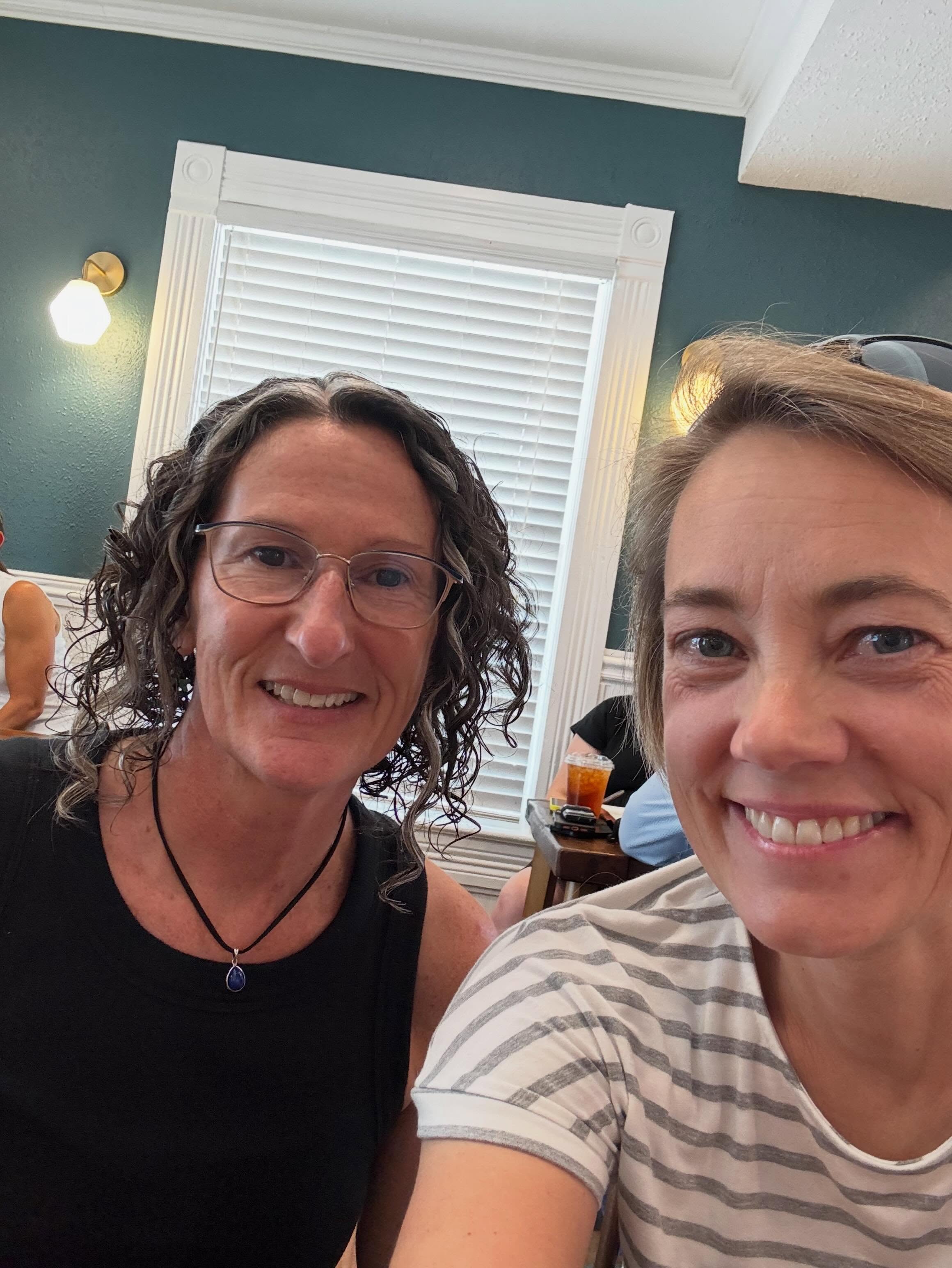 My favorite part about being an @icd.organizers ambassador is meeting with new subscribers in my area- our professional organizing network is amazing! Welcome to ICD @dmzese26 Elevated Organizing by Donna
#instituteforchallengingdisorganization
#chronicdisorganization
#adhdorganizing
#denverorganizers
#coloradosmallbusiness