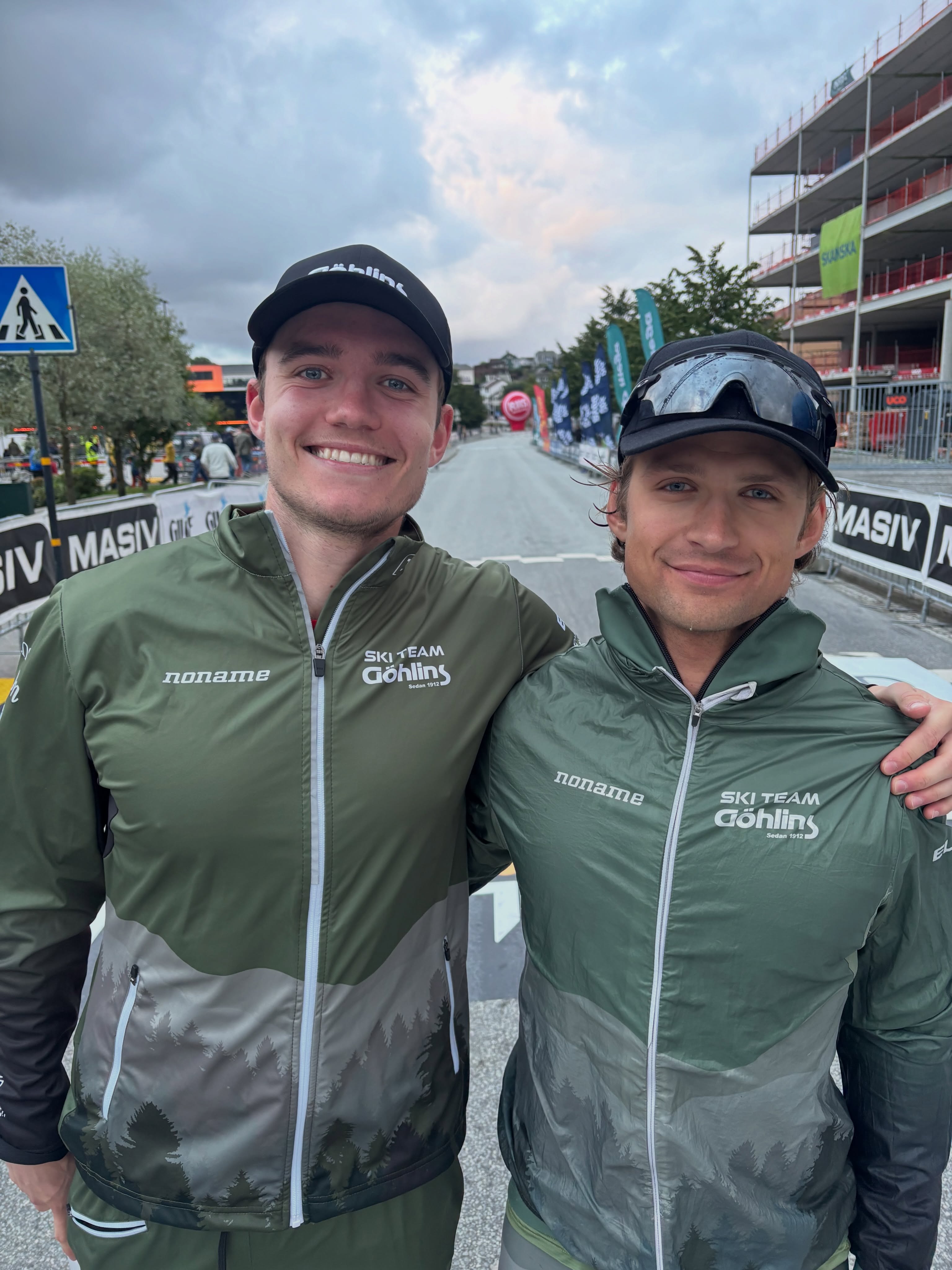 Blink Classics 50km igår kväll! Sista tävlingen för oss under @blinkfestivalen i Norge 💥🇳🇴
@malte.jutterdal är aktiv uppe i front under hela loppet och drar upp spurten om 2:a-platsen. Placeringen blev till slut en 8:e plats i det stekheta startfältet! 💚
@kasperolsen_ är med i tätklungan länge men fick släppa med cirka 7km kvar till mål. Över mållinjen blev han 49:e man 💚
Tack till alla som följt oss under dessa dagar! 🙏🏻 Nästa tävling för teamet blir Alliansloppet i slutet av augusti 🔥
@gohlins @klubbenbygohlins @eabdethaller @hangonab @thule @hestragloves @hestrainredningarab @garoplatprodukter @garosverige @isabergstoppen @axelent_sverige @everbrandswedenab @ehconnector @eleikosport @gnosjoror @gnosjoandan @visitgnosjo @atomicnordic @leki.nordic @umarasports @aerollerskis @firmakjsa @wilsoncyclingab