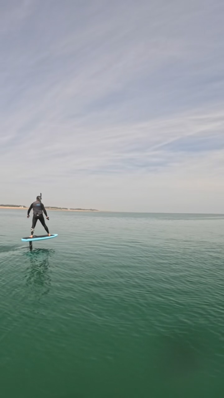 SESSION E-FOIL ⚡️
On profite des conditions de dingue cette semaine !
Aladin n’a qu’à bien se tenir, nous aussi on vol 🚀
📍 Port du Douhet
#foil #oleron #efoil #oleronisland #io