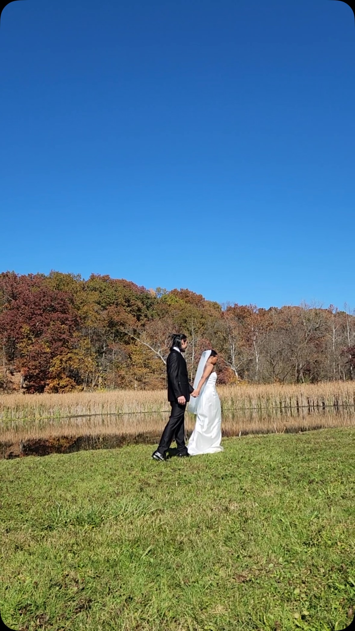 A fall elopement could be in your future 💍🍂
It’s not too late to have the elopement you have been dreaming of. No overthinking or overspending. Just you, the love of your life, and a day you’ll remember forever. Say yes and #justelope ❤️
#ohioelopement #elope #elopement #fallelopement