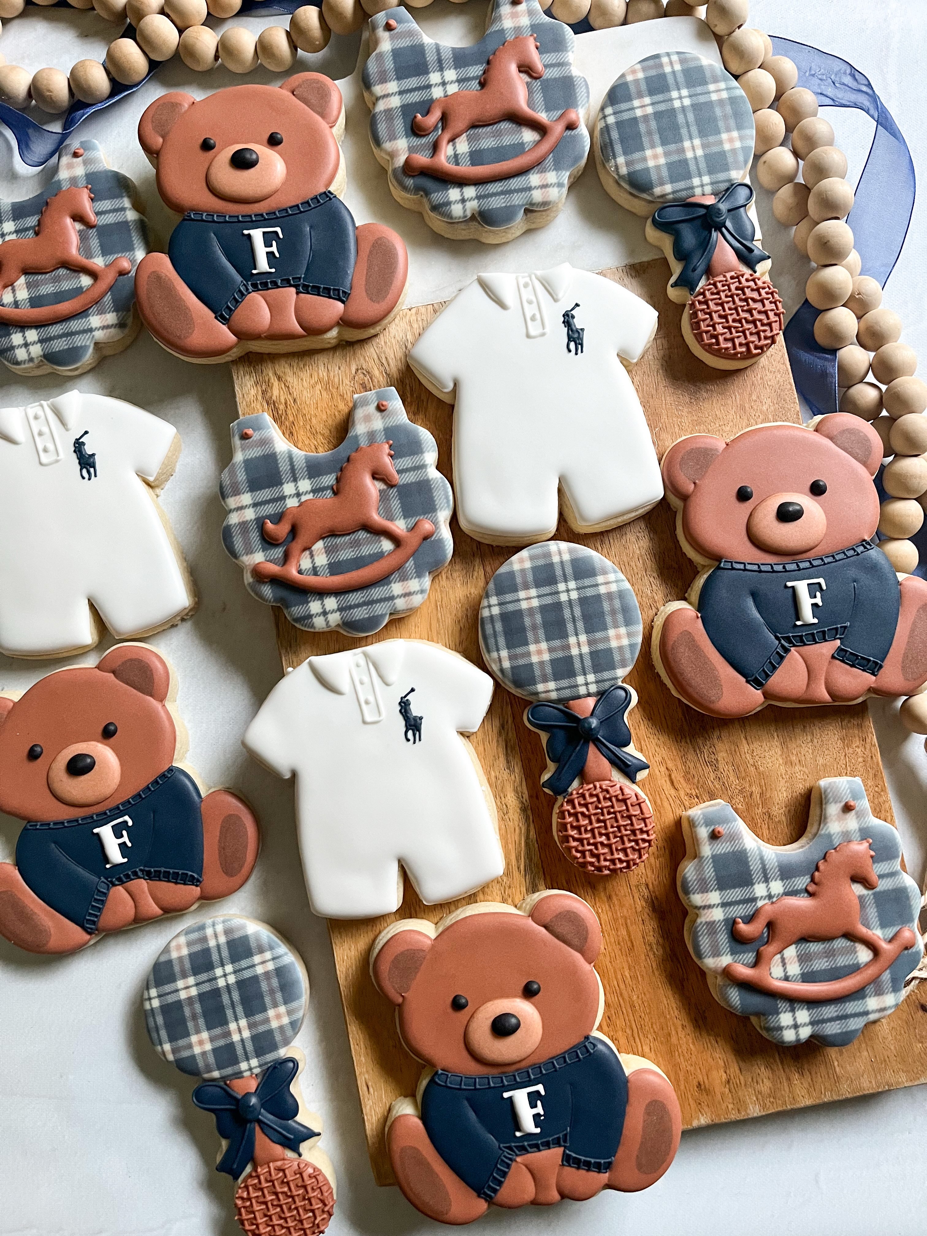 A heavily requested theme as of late, and I’m loving it! 🧸
.
.
.
.
.
.
#nashvillecookies #ralphlaurencookies #ralphlaurenbabyshower #ralphlaurenbabyshowercookies #bearcookies
