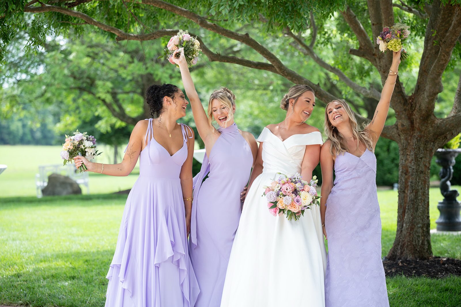 Where them girls at?🎶✨🌙
#starrynighteventsrva #starrynighteventsrvaplanning #starrynighteventsrvaflowers #starrynighteventsrvacouples #starrynighteventsrvaweddings
Planning & Florals | @starrynighteventsrva @tanya_m_cornwell
Photography | @mike_topham
Videography | @reaganstudios
Venue | @burlingtonweddingsva
DJ | @bunndjrva
Catering | Catering by Whitney and Josh
Cake | @ukrops
Late Night Snack | @krispykreme
Rentals | @rentequipva
Beauty | @richmondmakeupartistllc
Bride | @racheldintaman