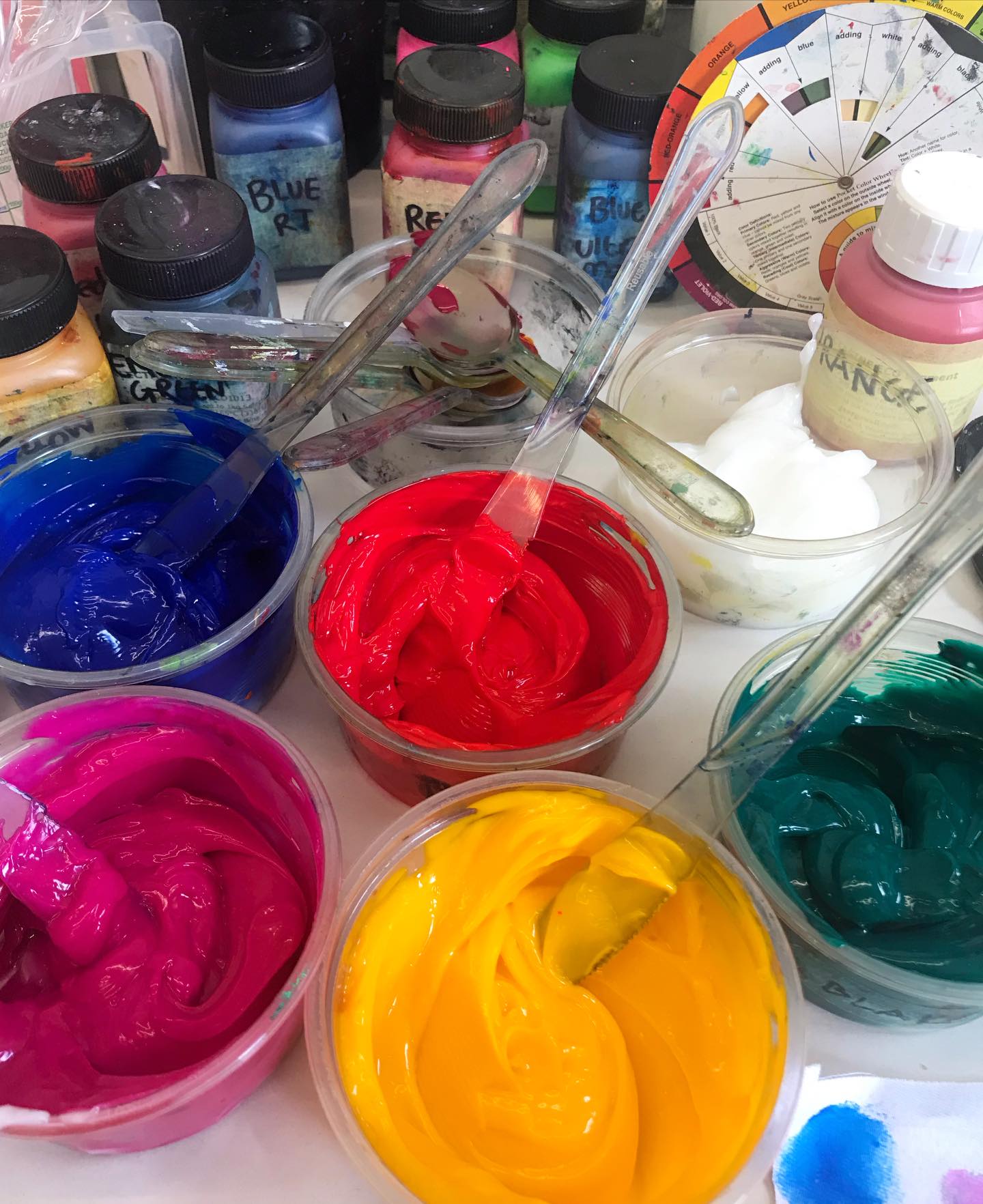 We are getting ready for the fabric printing summer school ✨starting this afternoon just mixing up some inks using our environmentally friendly eco pigment dyes 🌱
#printedtextiles #screenprintonfabric #blockprintedfabric #textileprinting #slowmaking