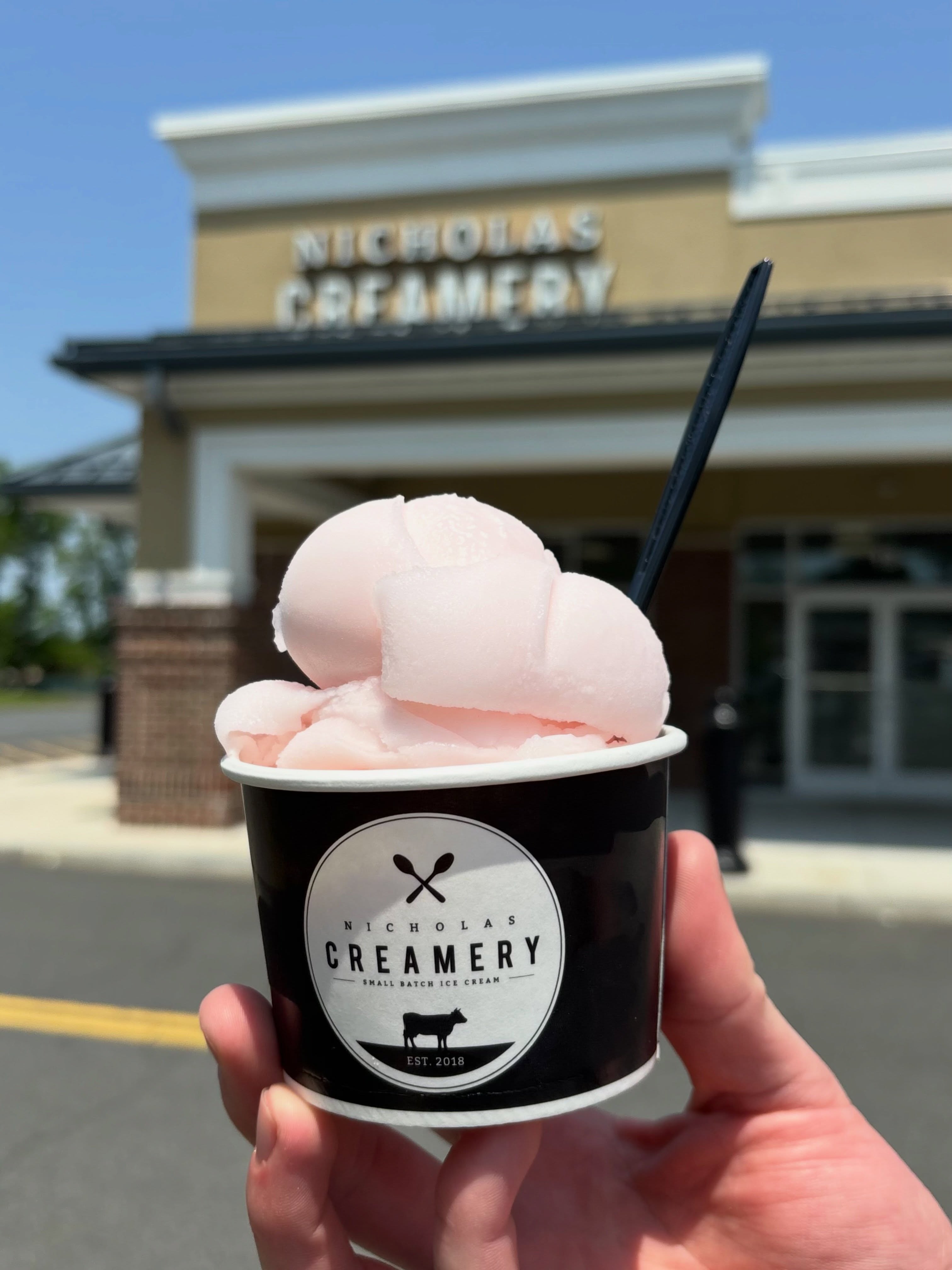 The Jersey Shore is showing off today! ☀️ Make it even sweeter with some homemade scoops 😋
Today’s flavors:
🌽 Jersey Corn
💖 Pink Lemonade Sorbet
🥭 Mango Lassi
🤎 Root Beer Float
💜 Black Raspberry Chocolate Chunk
🍪 Brown Sugar Cookie Dough
🥃 Bourbon Coffee Chocolate Chunk
🍫 Vegan Chocolate
🌿 Mint Chocolate Chunk
🍦Tahitian Vanilla
🍫 Good Old Fashioned Chocolate
🥜 Peanutbutterpalooza
☕️ Hudson Cafe Coffee Crunch
🍒 Cherry Vanilla
🌈 Rainbows & Clouds
And more!
Open 11am-10pm 7 days a week!
#nicholascreamery #pinklemonade #sorbet jerseyshore