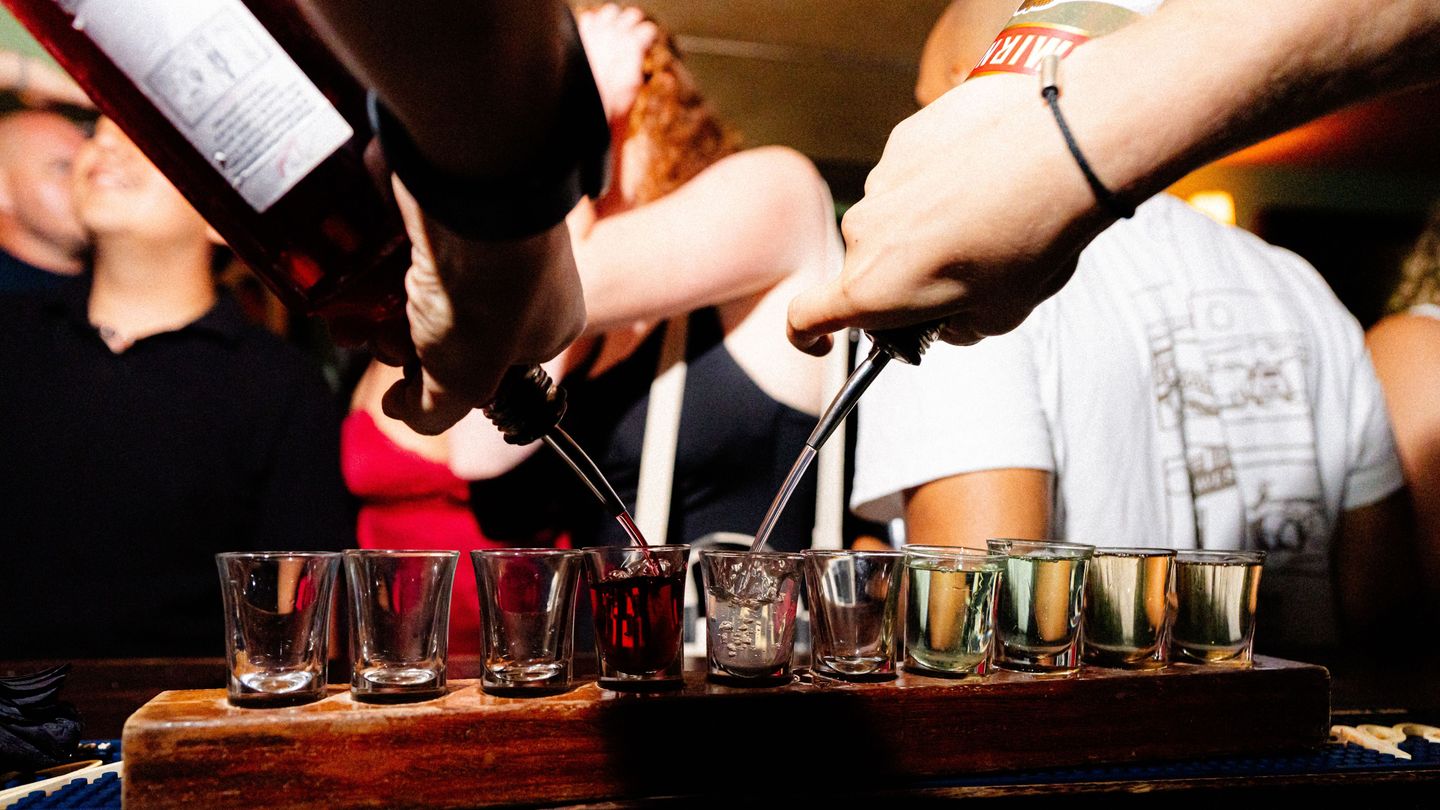 Le jeudi, c'est shots entre potes, rue de la soif 😌
📸 @jules.despretz
