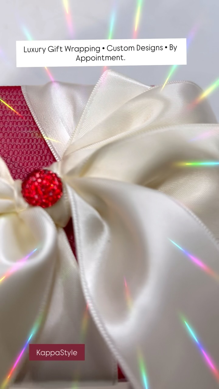 ✨❤️🤍 Timeless. Elegant. Unforgettable. ❤️🤍✨
Inspired by the classic beauty of red and cream, this custom gift wrap is the perfect touch for celebrating your Kappa pride with sophistication.
Because the best gifts truly come in small packages—especially when they’re wrapped with intention and luxury.
At Bella Chic Enwrapped, we believe every gift should make a statement before it’s ever opened. Hire a professional gift wrap designer and let us create a presentation that’s as memorable as the gift inside.
✨ Luxury Gift Wrapping • Custom Designs • By Appointment
#BellaChicEnwrapped #LuxuryGiftWrapping #KappaStyle #GiftWrappingDesigner #smallpackagesbigimpact