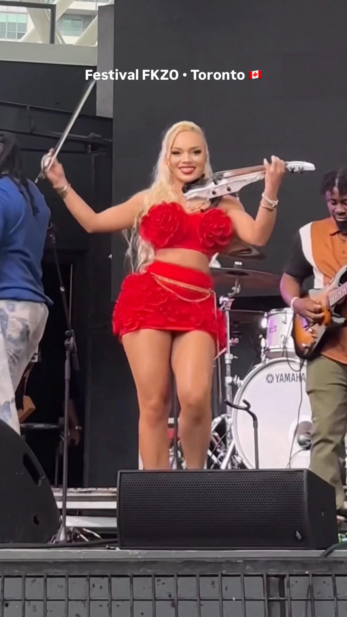 TORONTO 🇨🇦❤️ What a vibe!!! 🔥🔥🔥
Thank you @festivalfkzo and @baz_konpa for an incredible night! 🎻🇭🇹
Can you name that song? 👀
#Mapy #ViolinQueen 👑
🎥 @yurikoller
