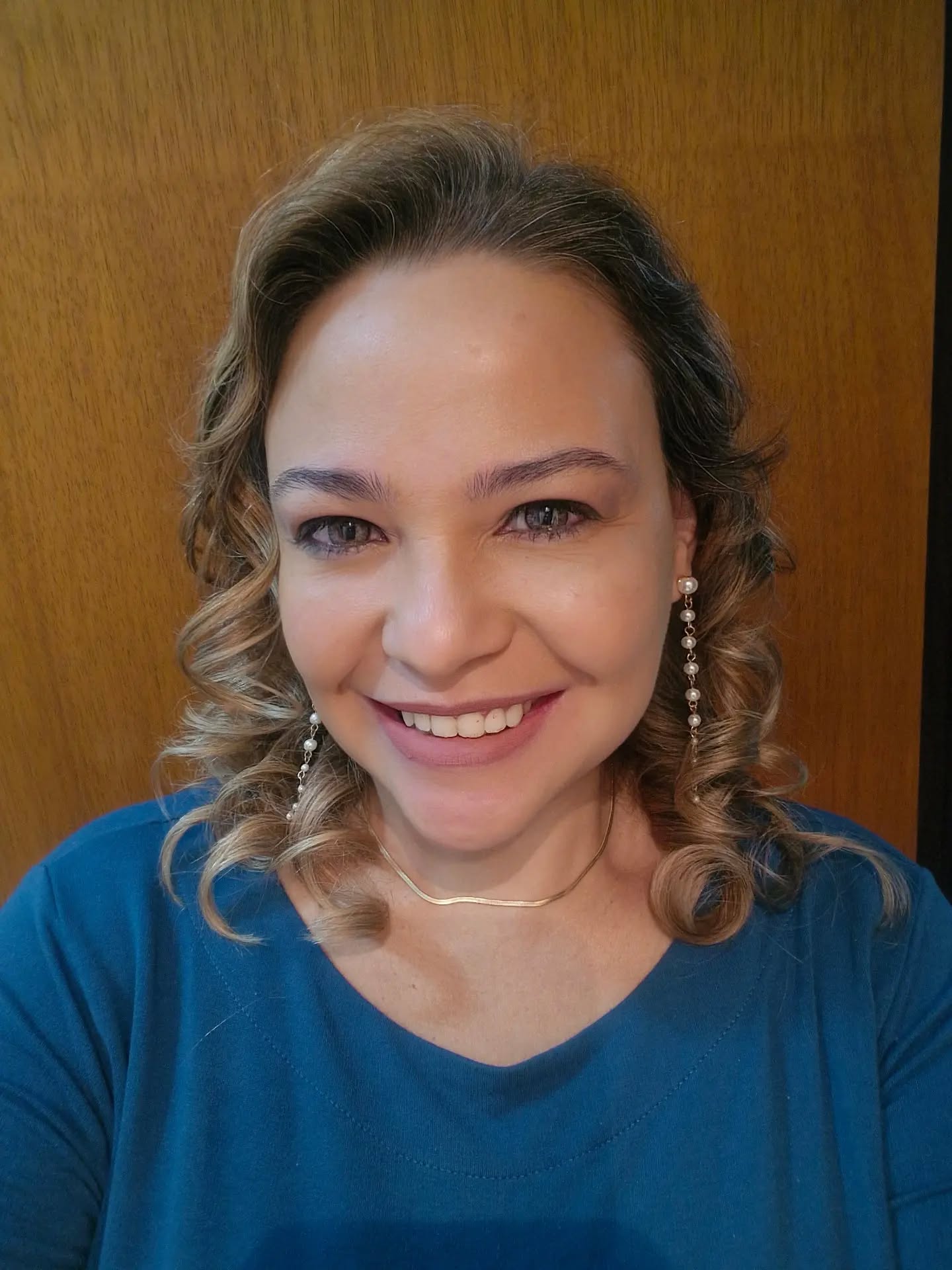 Hoje foi dia especial para o @bnihortensias , que faz parte da regional @bniserramarrs , pois hoje foi o dia de mais um Business Day, com muitos convidados. Para isso tivemos look especial, um look by @_eneidanascimento , por que não ser vitrine da minha ilustre convidada, não é?
Gratidão Eneida e Nicole da @granmaestriaeventos por terem aceito meu convite. Saíram com livros, sim. Por que minhas convidadas são mimadas nesse dia especial.
Foi um dia riquíssimo para reencontrar pessoas, encontrar pessoas no presencial que antes era só no online, para estar trocando experiências com tantas pessoas incríveis.
E você? Está se mexendo pra conhecer pessoas ou está só sentado ai reclamando que não tem clientes?
#Networking #BNI #GiversGain #ProspecçãoInteligente #EngenhariaDoMarketing